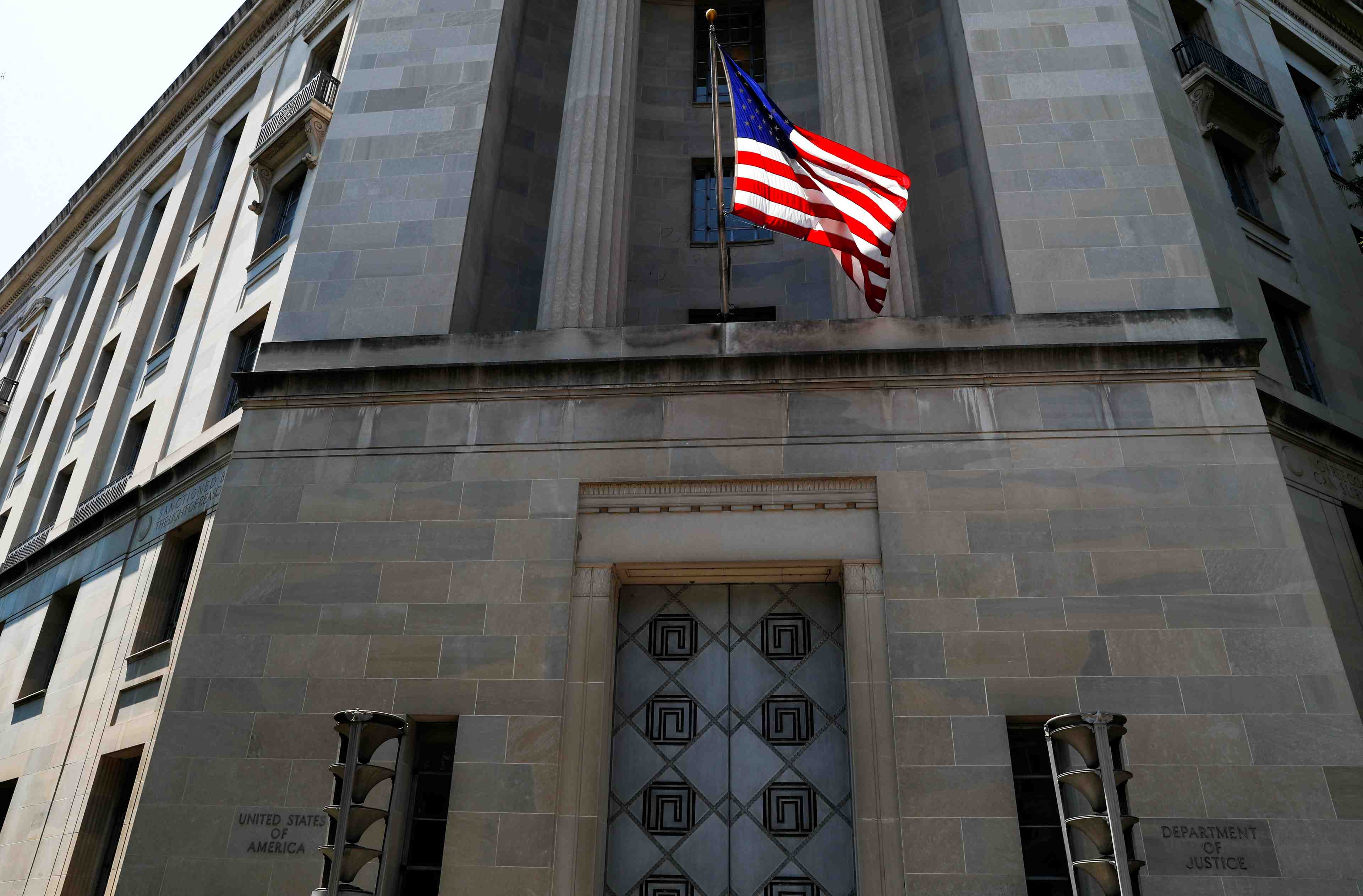 Usa: feu vert en vue pour deux mega-fusions dans la sante, selon le wall street journal