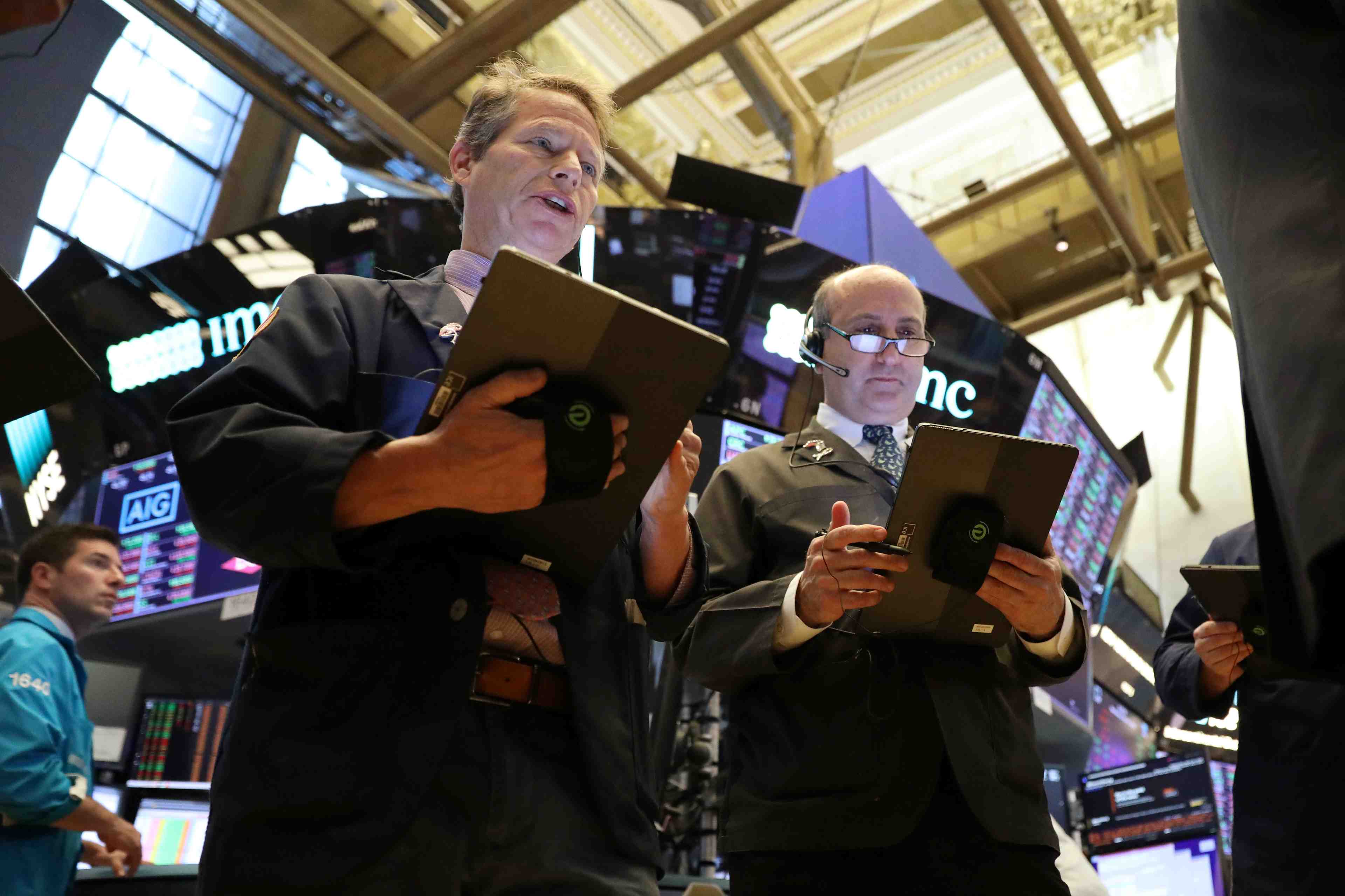 Wall street a ouvert en ordre disperse