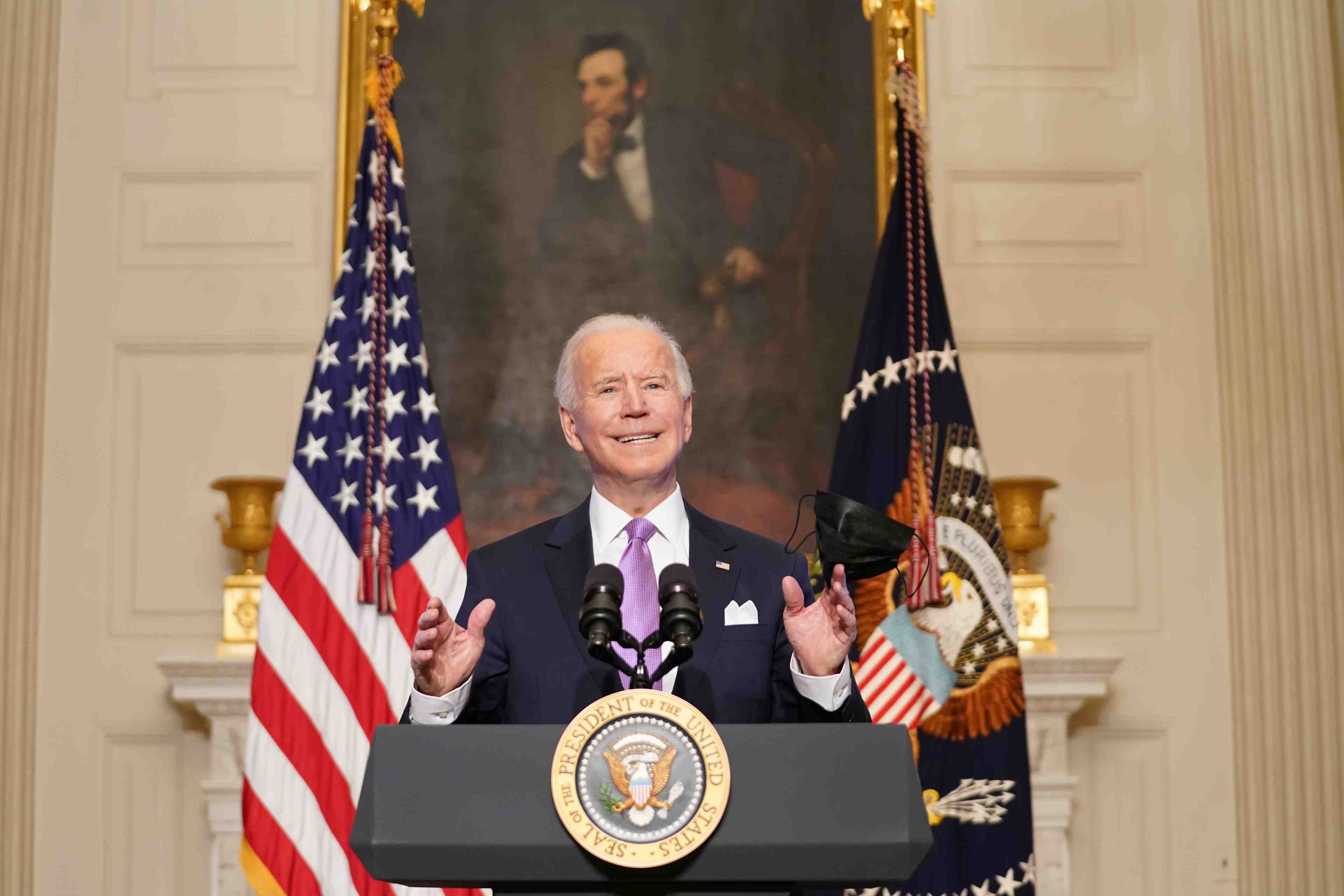 Biden s'attaque aux forages, aux combustibles fossiles et aux inegalites raciales et economiques