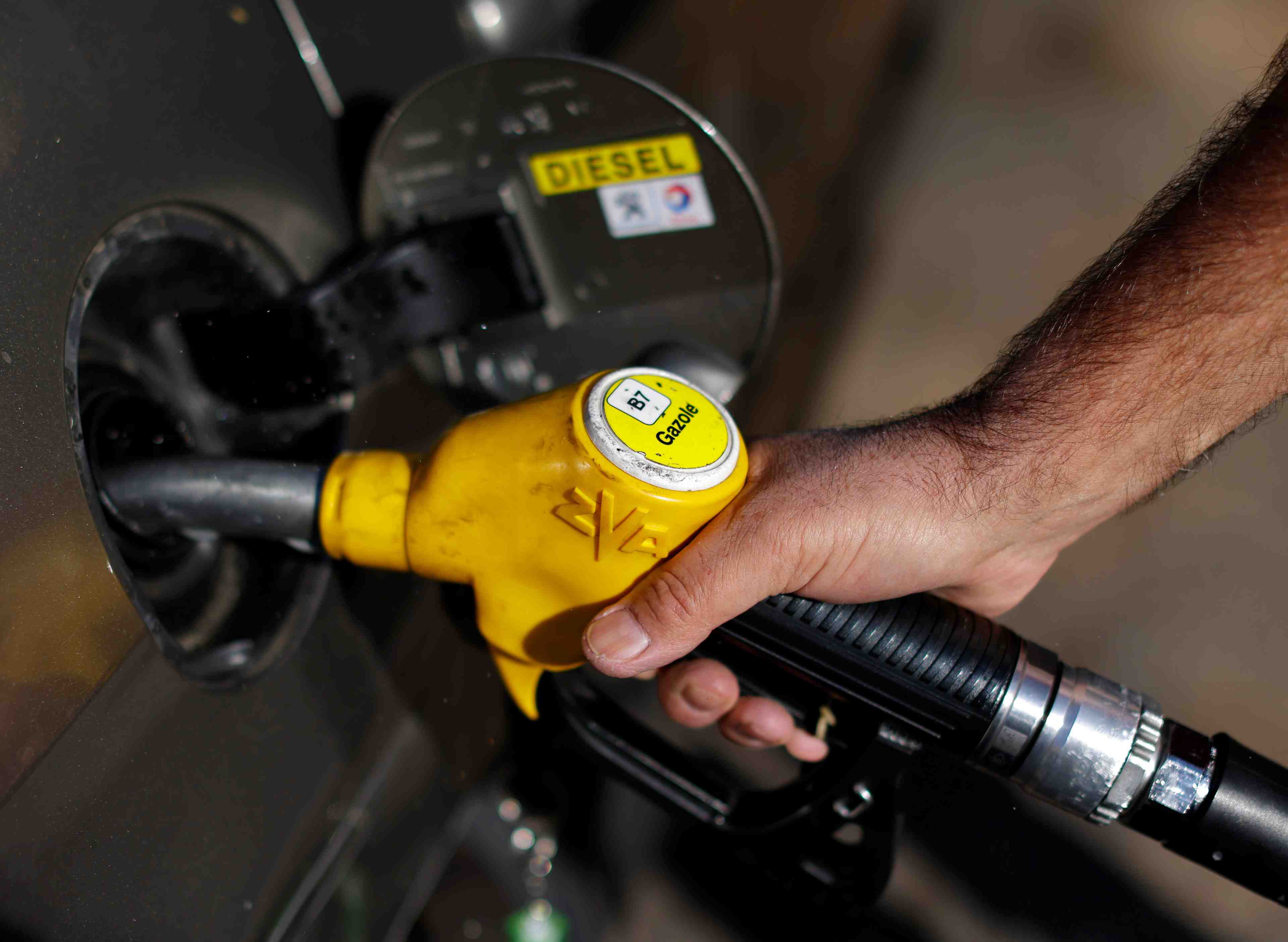 Le gouvernement privilegie l'option d'un "cheque carburants"