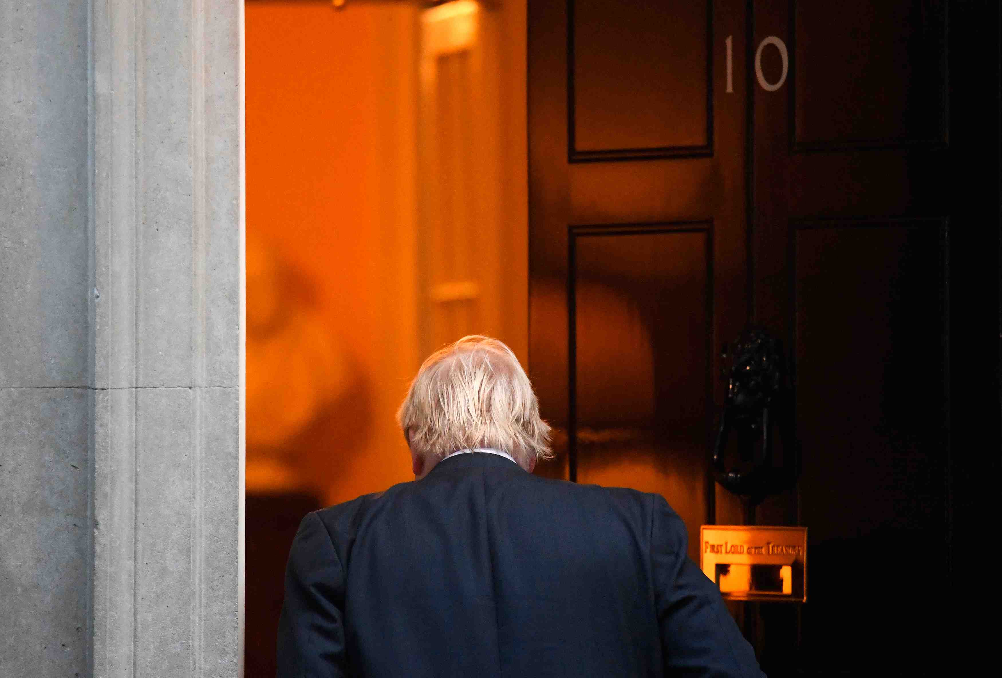 "partygate": la police a envoye un questionnaire a johnson