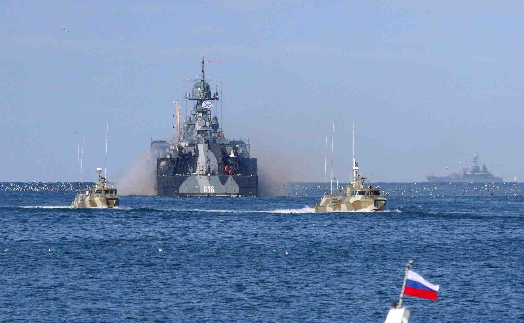 Photo d'archives de navires russes pres de sebastopol, en crimee