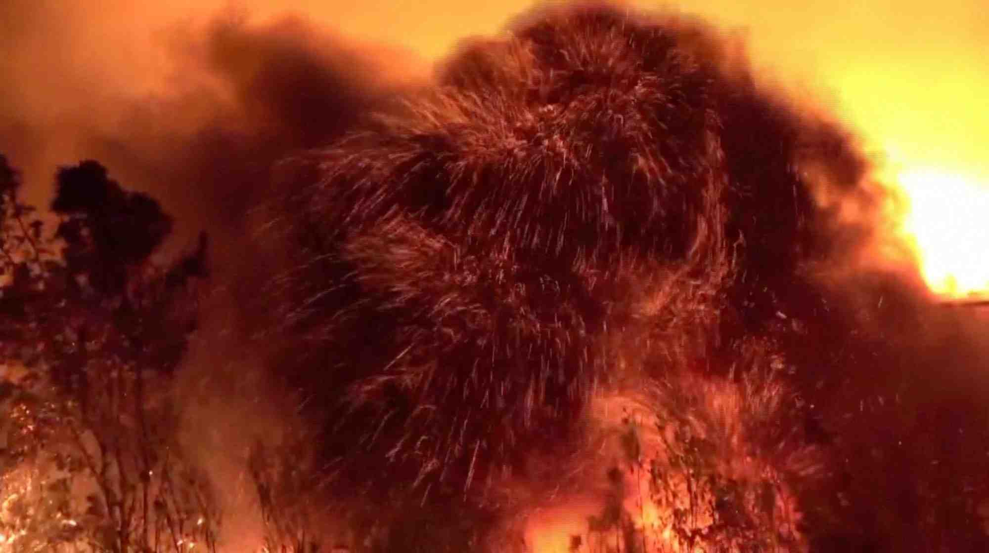 Image d'une explosion durant un feu de foret a pinofranqueado