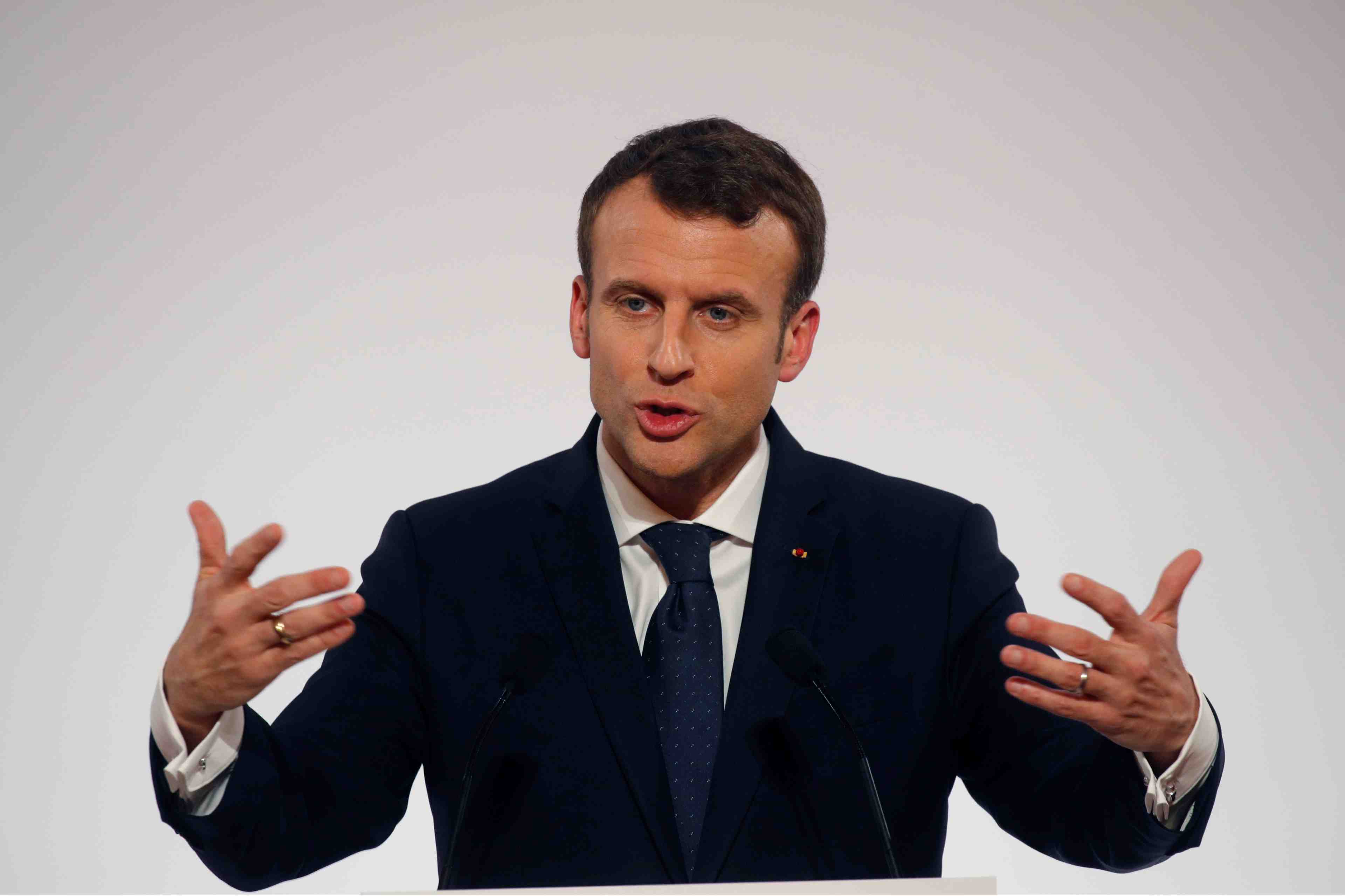 Macron, "enfant de la brutalite de l'histoire", veut chambouler l'europe