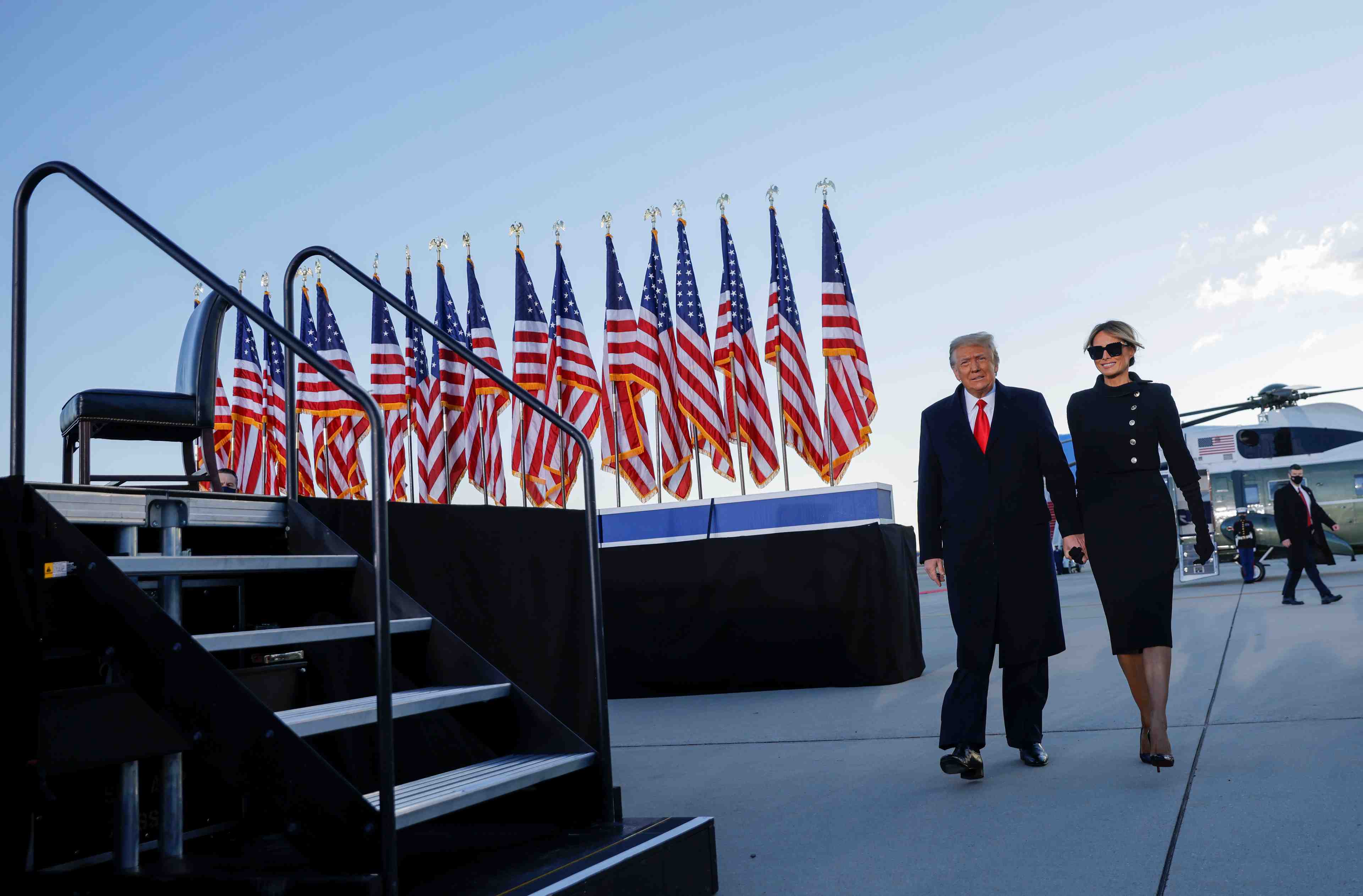 Donald trump a quitte la maison blanche, biden pret a etre investi