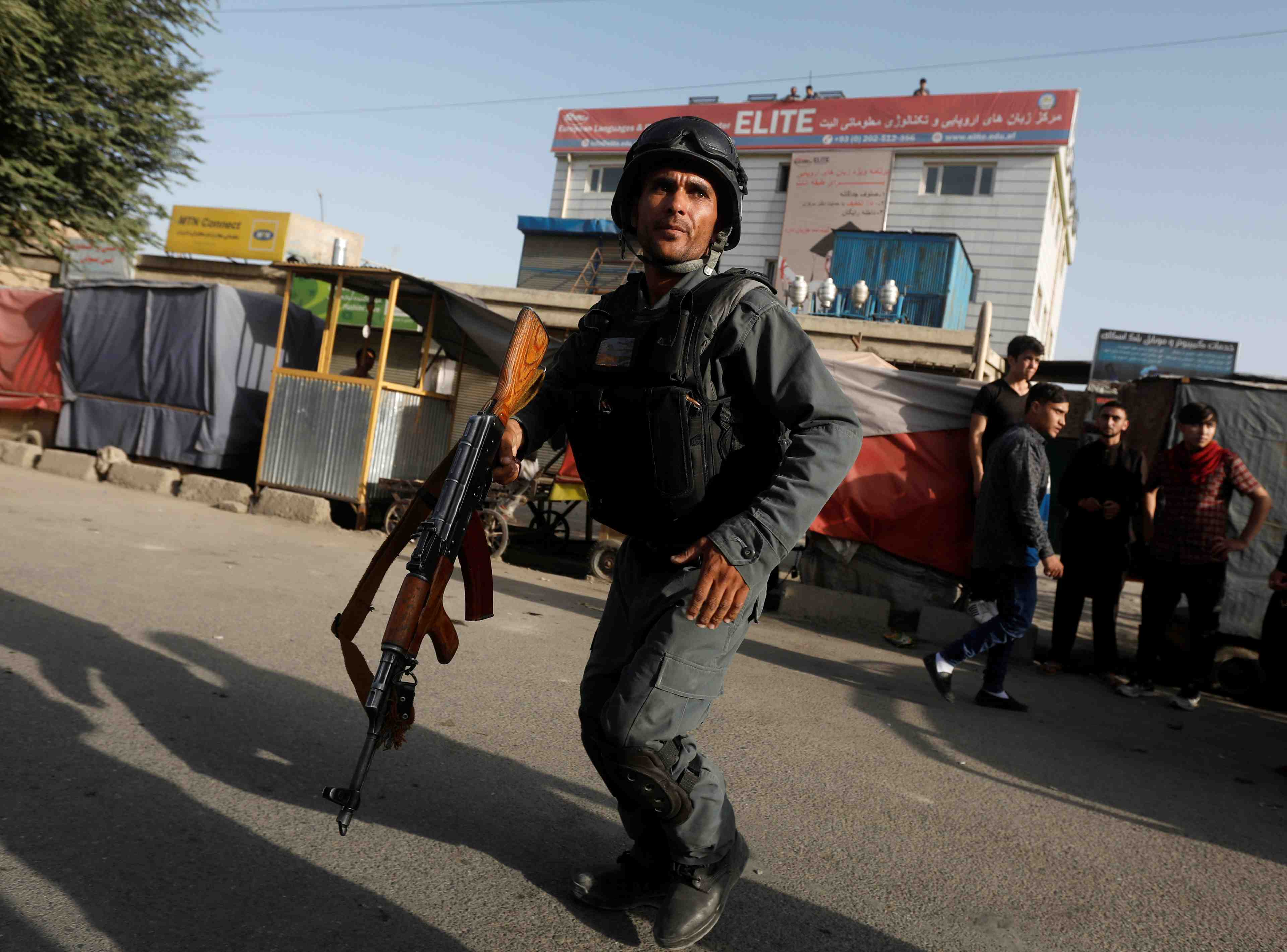 Afghanistan: les ecoles de plus en plus touchees par des attentats