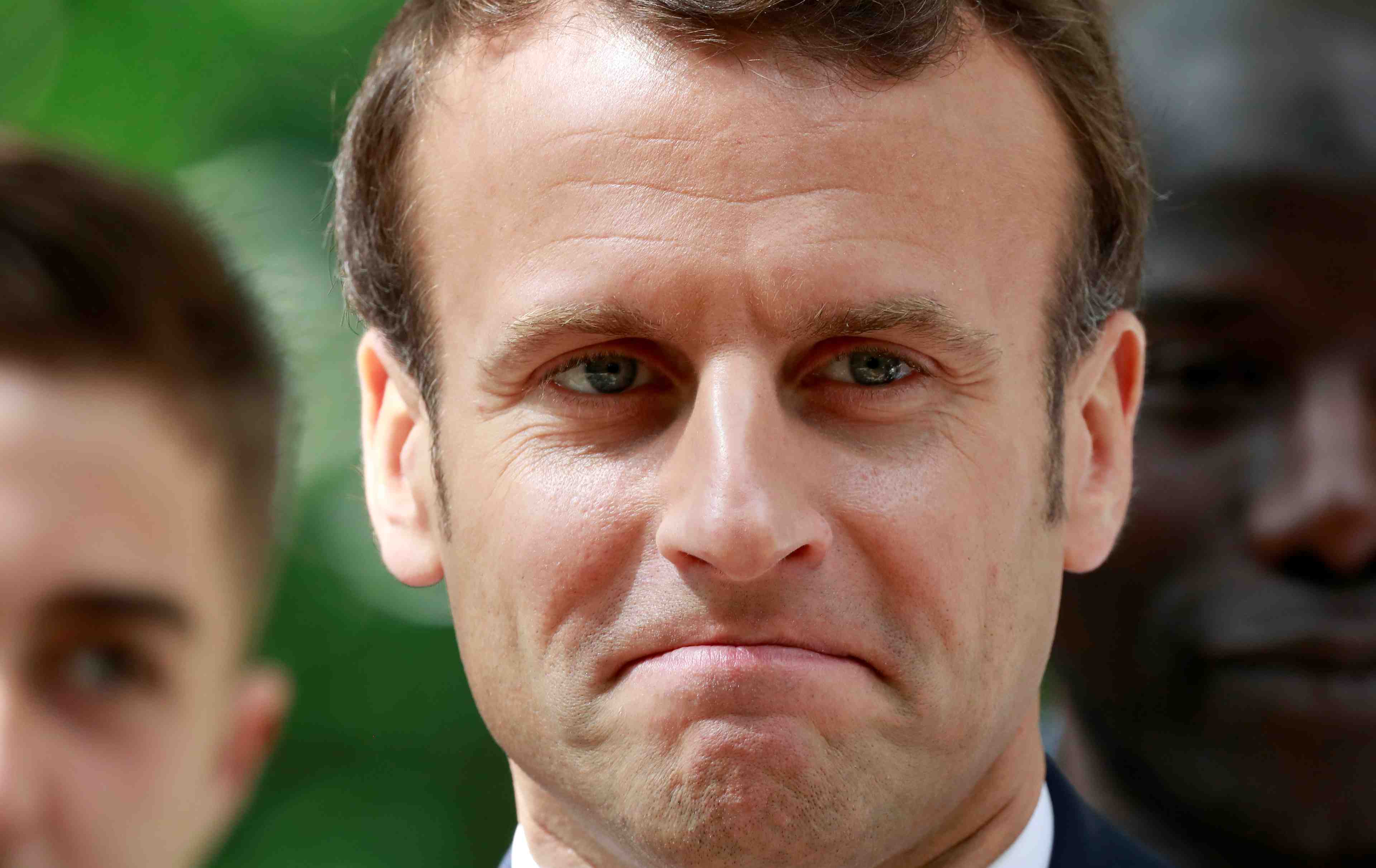 A deux semaines du scrutin, macron passe la vitesse superieure