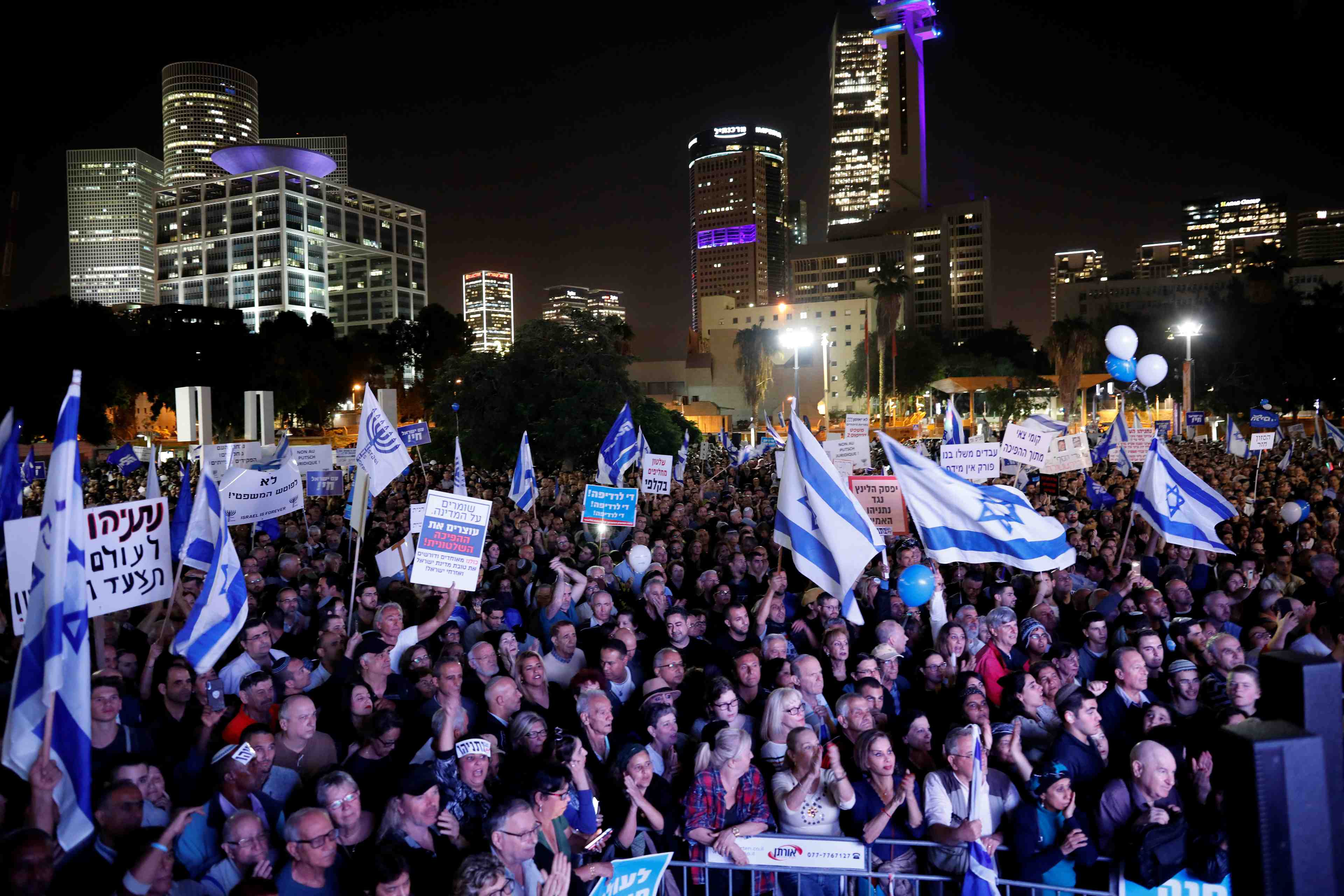 Israel: des milliers de personnes manifestent en soutien a netanyahu