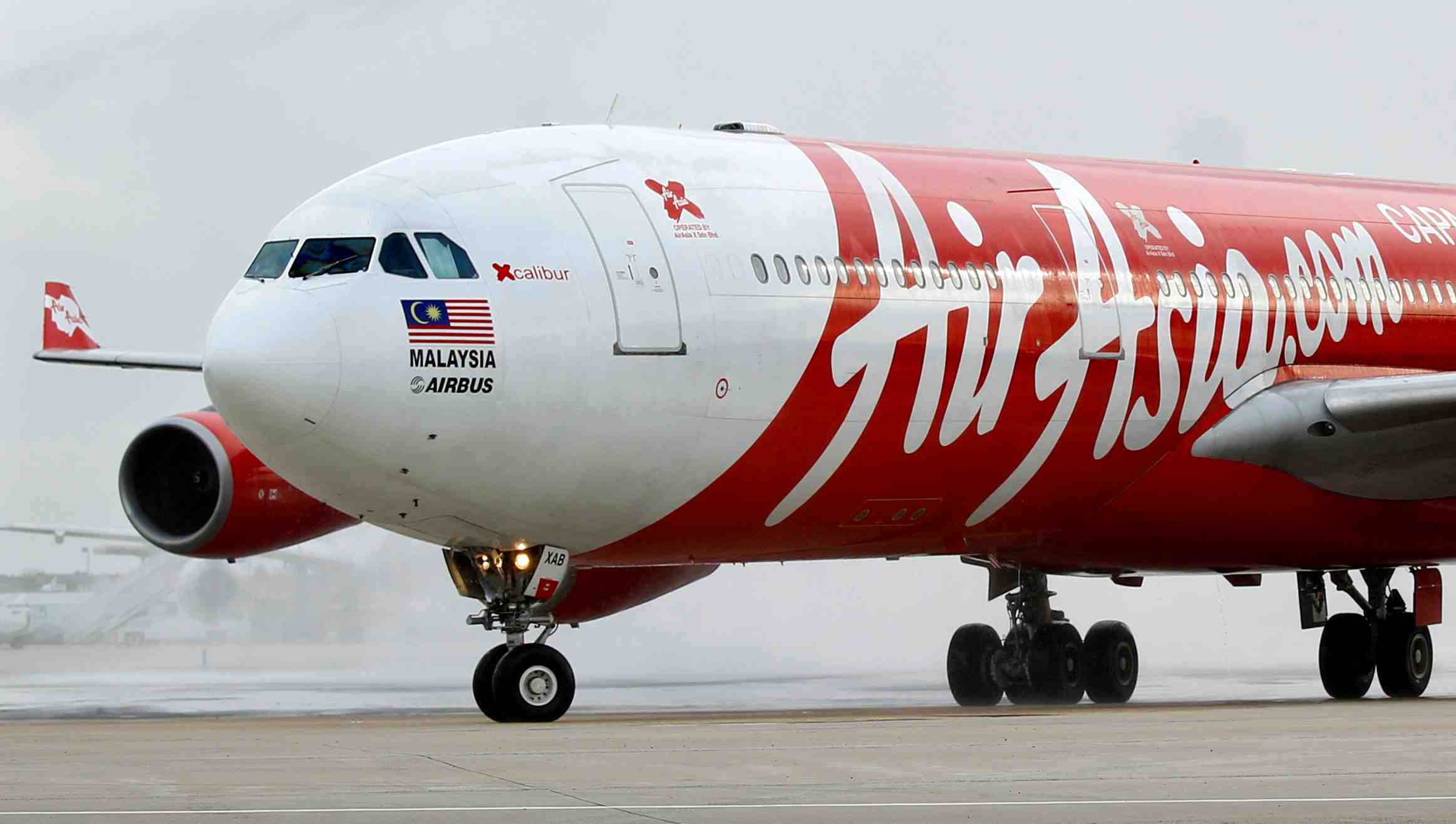Accord airasia-airbus pour restructurer une commande de centaines d'avions