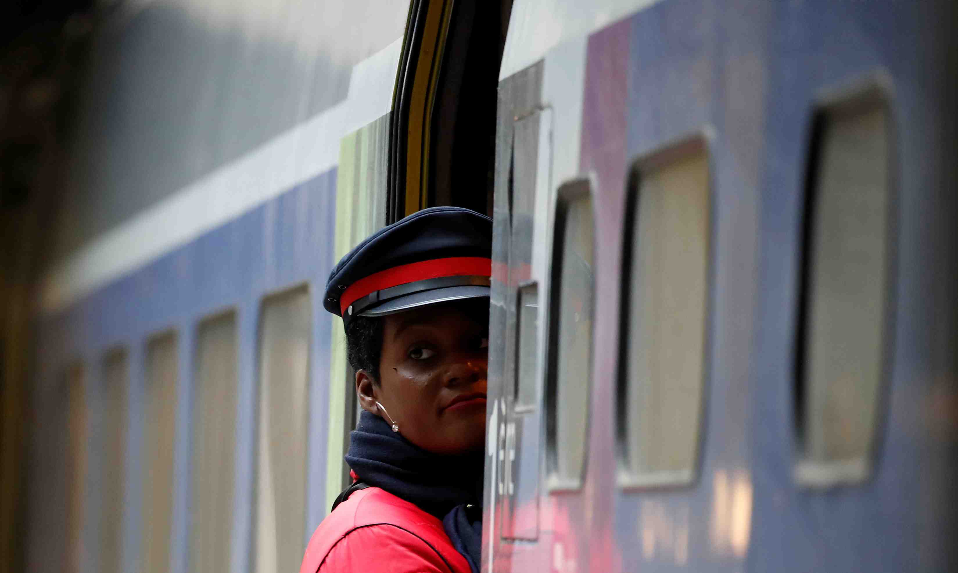 Sncf: l'etat reprendra 25 milliards d'euros de dette en 2020, 10 milliards d'euros en 2022