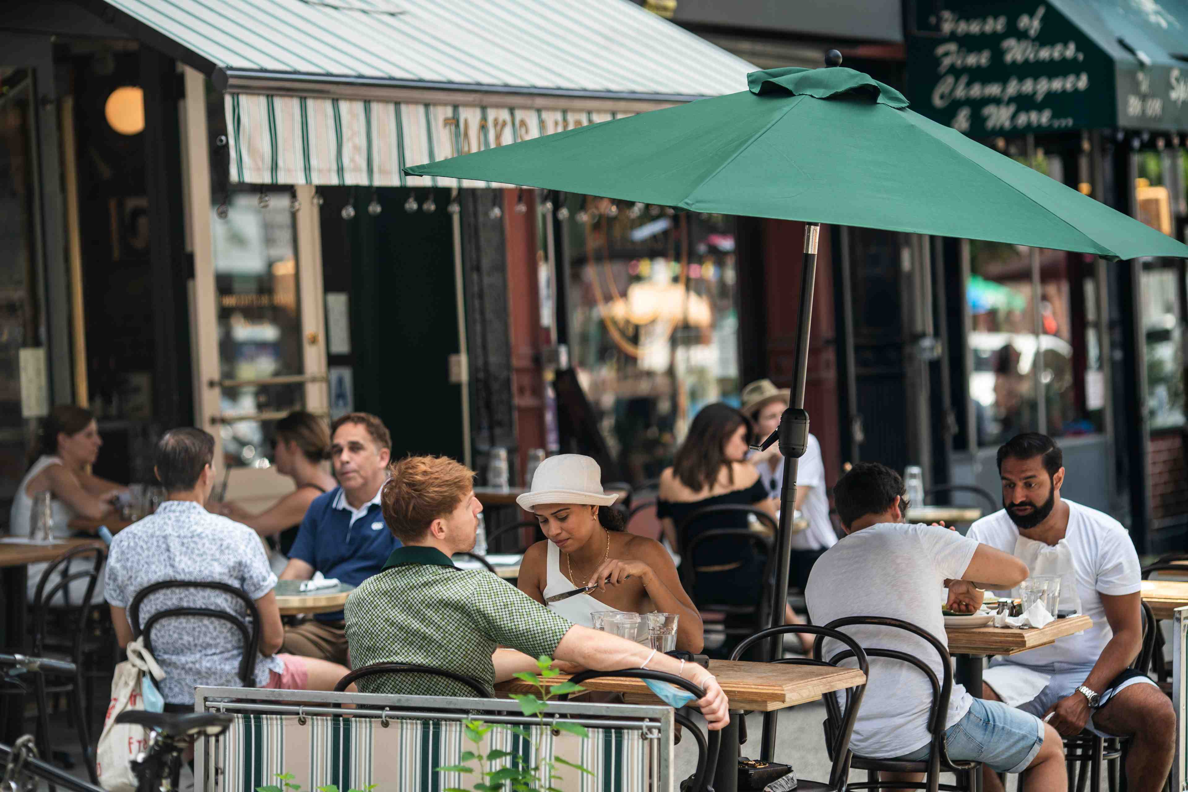 Vaccination obligatoire pour aller au restaurant a new york, une premiere aux etats-unis