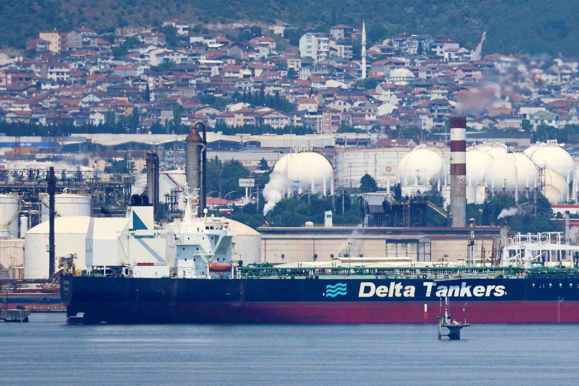 Le pétrolier à la dérive appartient à la société grecque Delta Tankers.
