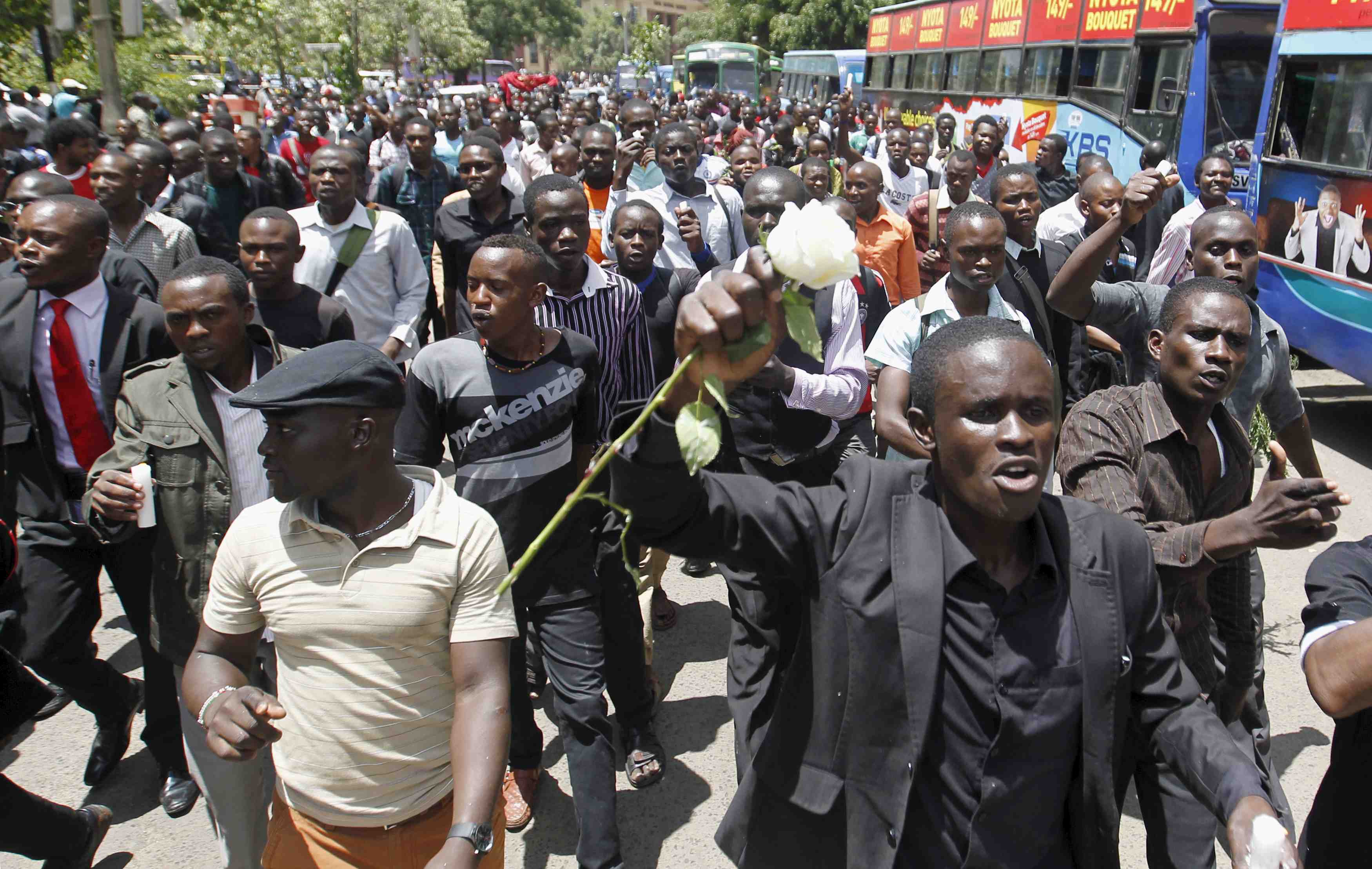 Des etudiants manifestent a nairobi pour reclamer plus de securite