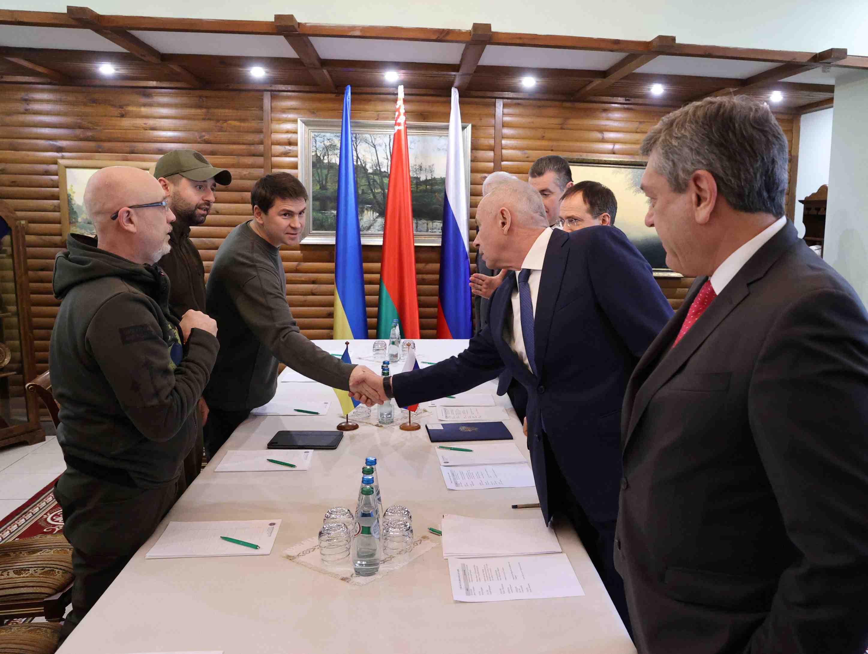 Russes et ukrainiens s'entendent sur le principe de couloirs humanitaires