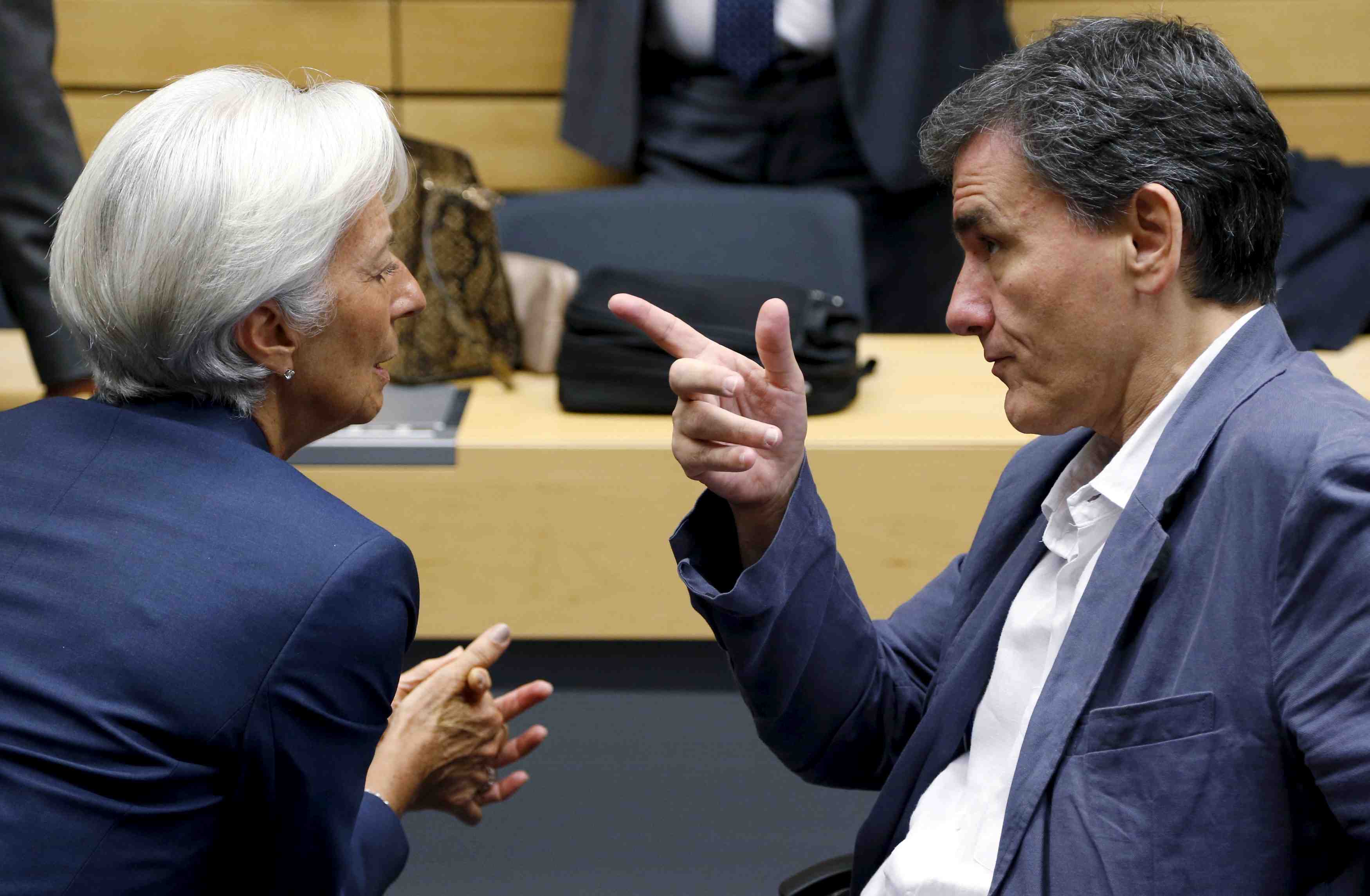 Le fmi invite l'europe a alleger davantage la dette grecque