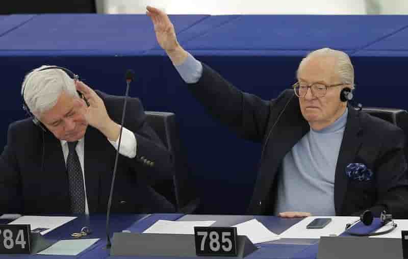 Le pen et gollnisch devront rembourser 600.000 euros