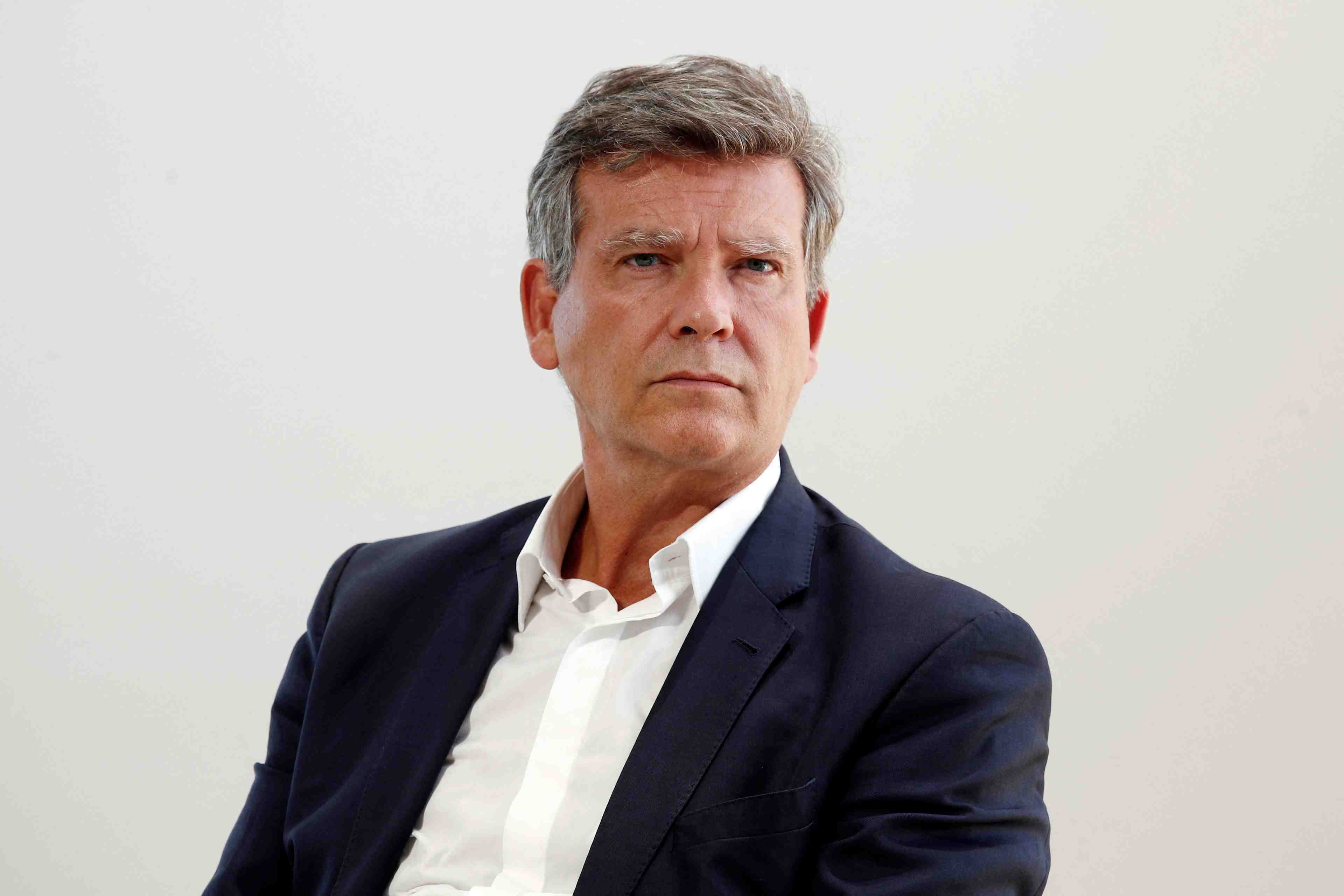 France: montebourg se retire de la course a la presidentielle
