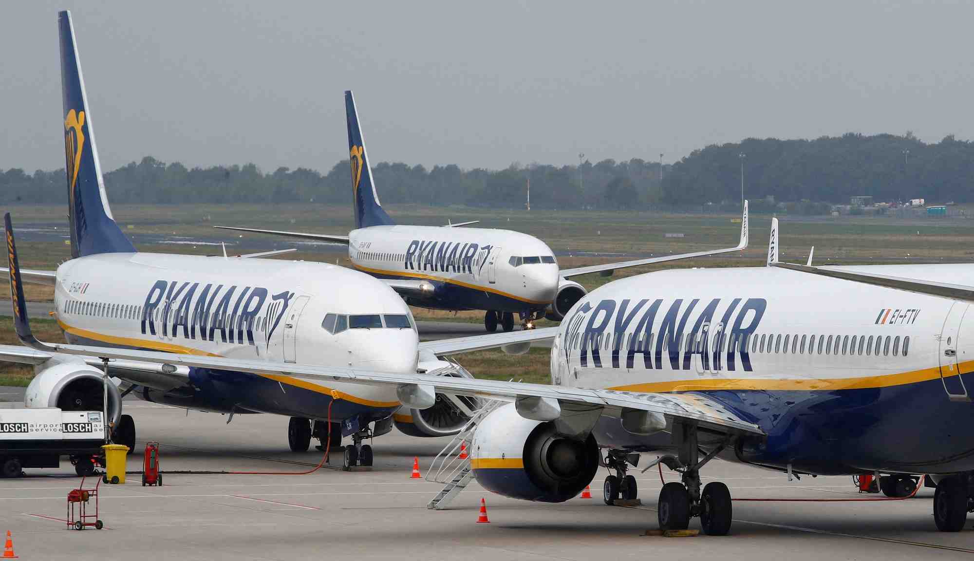 Ryanair annonce une perte au troisieme trimestre, hausse possible des tarifs cet ete