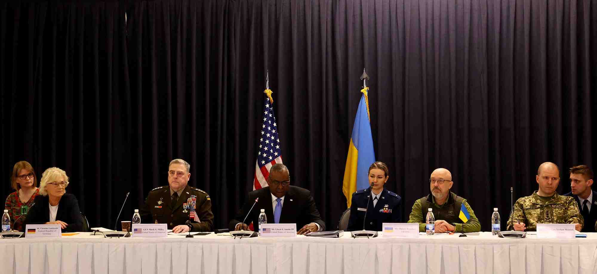 A la conference des allies pour armer l'ukraine, les etats-unis saluent un front uni