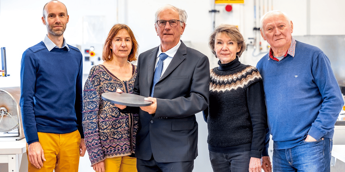 Les deux cofondateurs de McPhy, entourés de Patricia Rango, l'actuelle directrice de recherche à l'Institut Néel de Grenoble, Albain Chaise et Nataliya Skryabina, membres de son équipe, ont été récompensés par l'organisme européen des brevets.