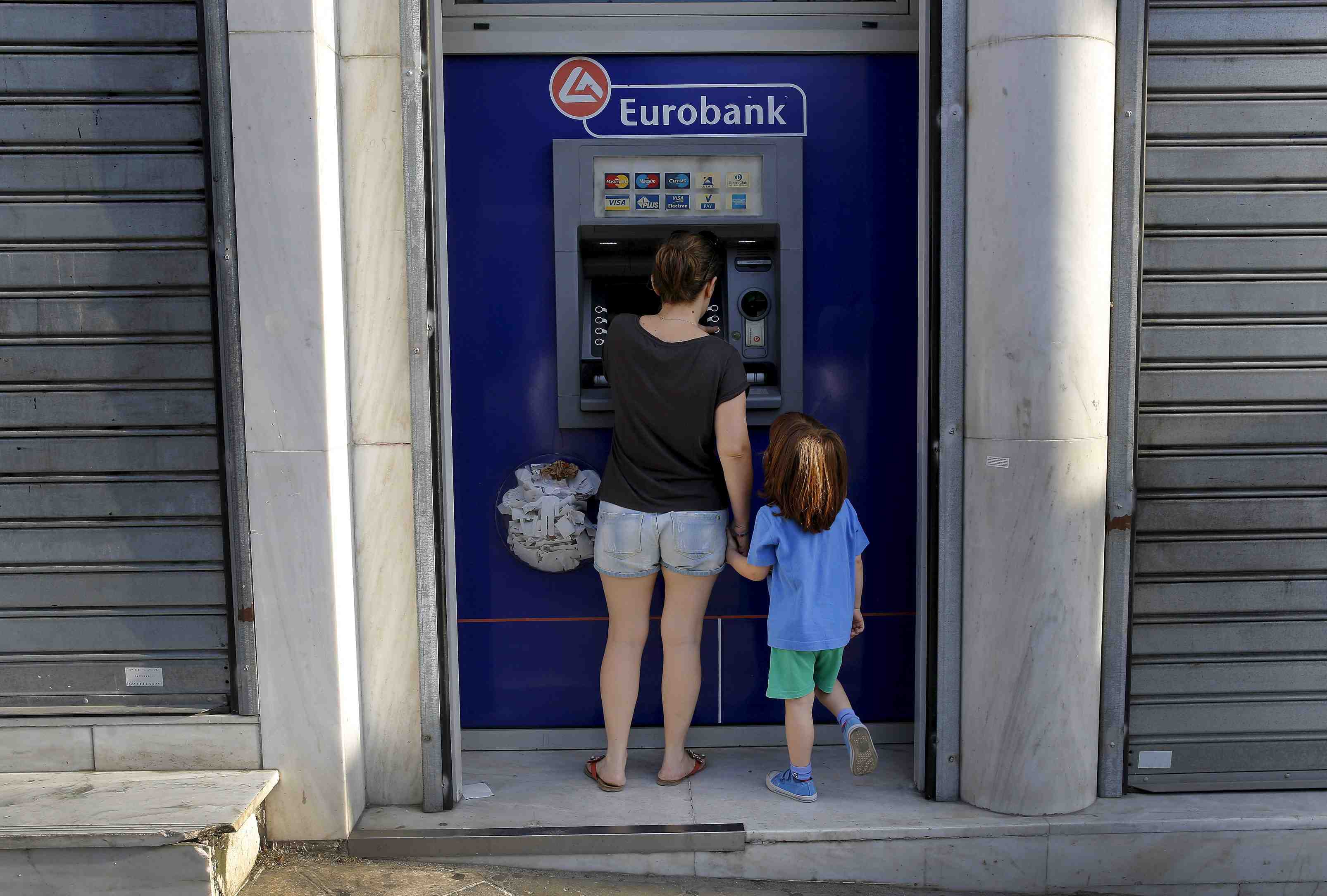 La banque de grece met en garde les banques sur un mardi difficile