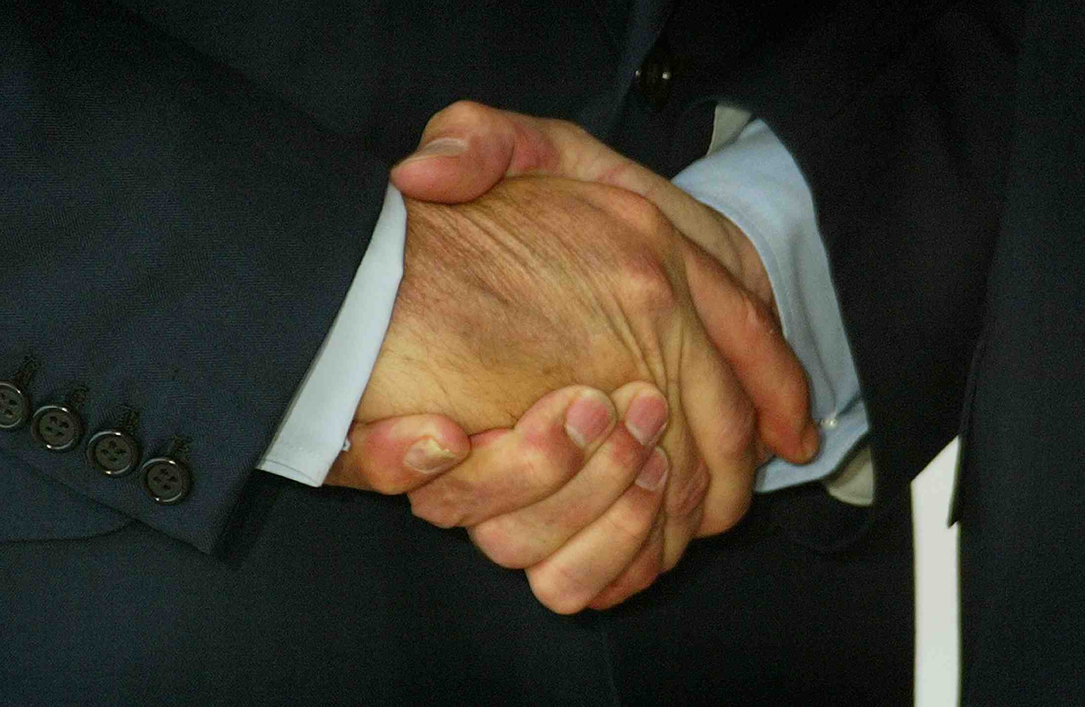 Les fusions-acquisitions ralenties par les tensions commerciales
