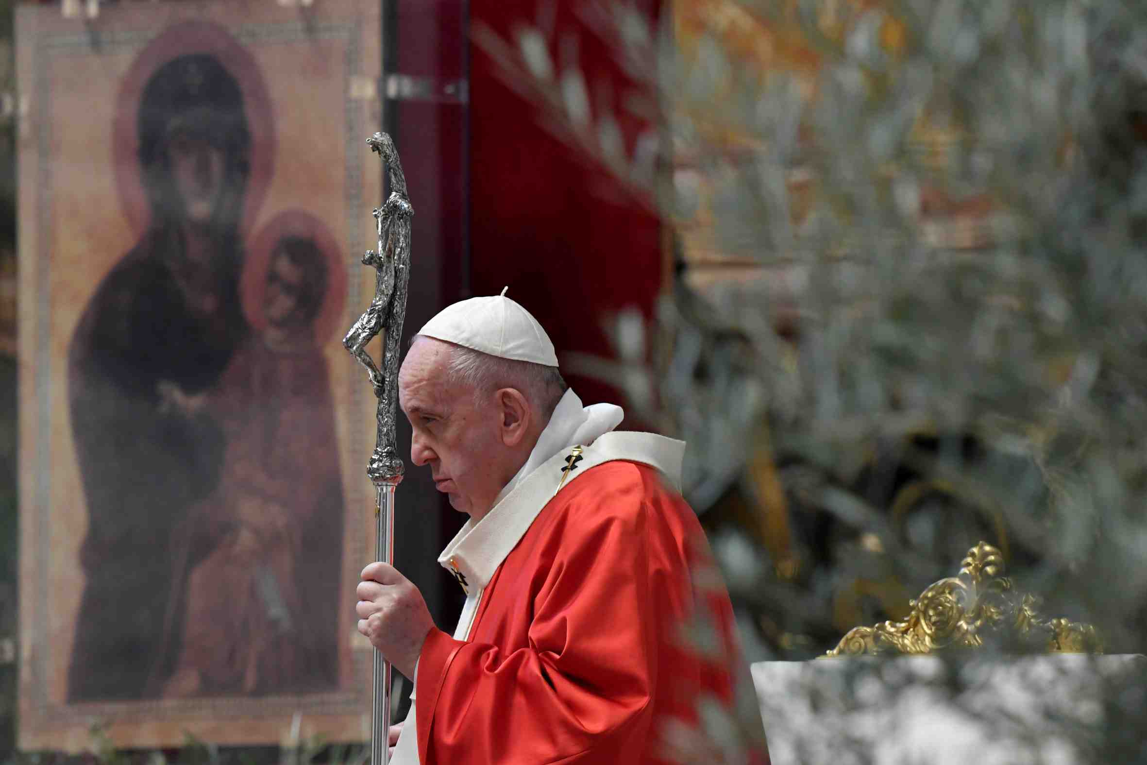 Le pape ouvre la semaine sainte dans une basilique saint-pierre vide