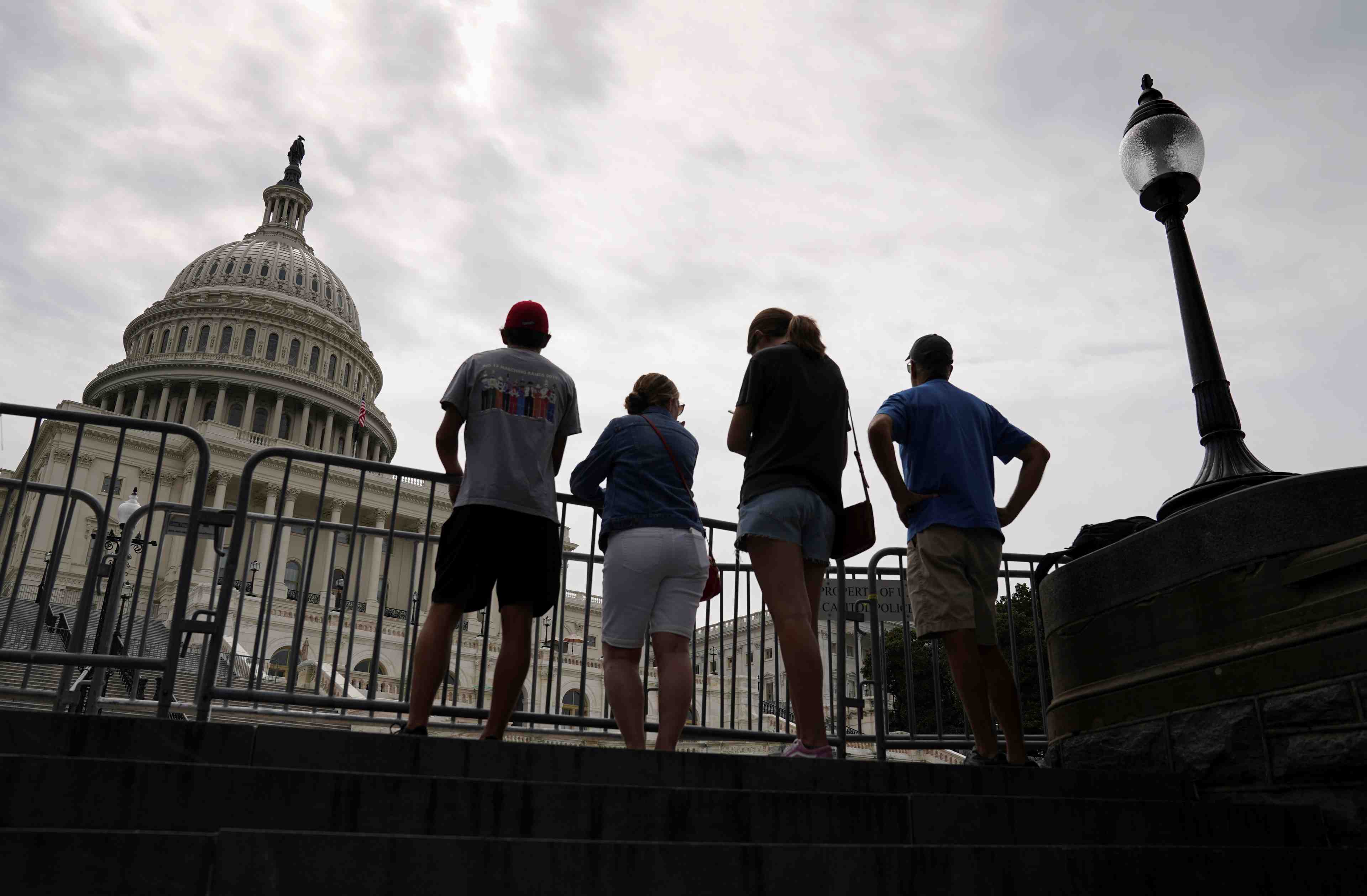Les usa elaborent un plan visant a obliger les voyageurs etrangers a se faire vacciner, annonce un representant