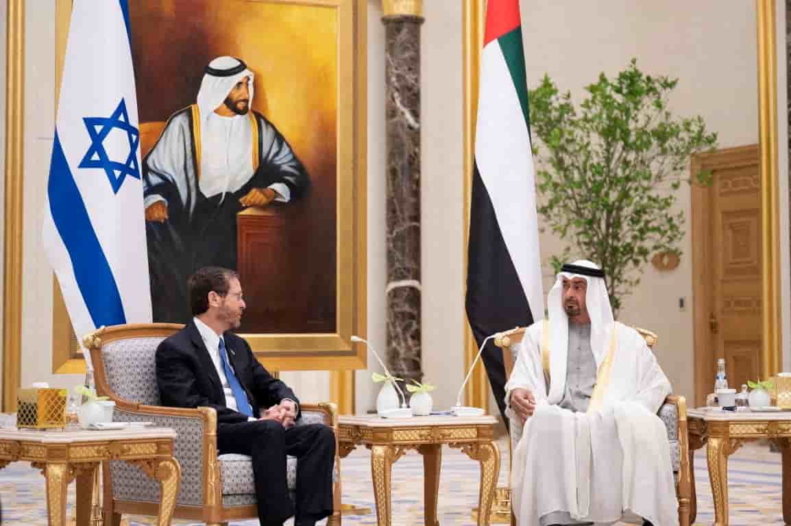 Les emirats interceptent un missile houthi pendant la visite du president israelien