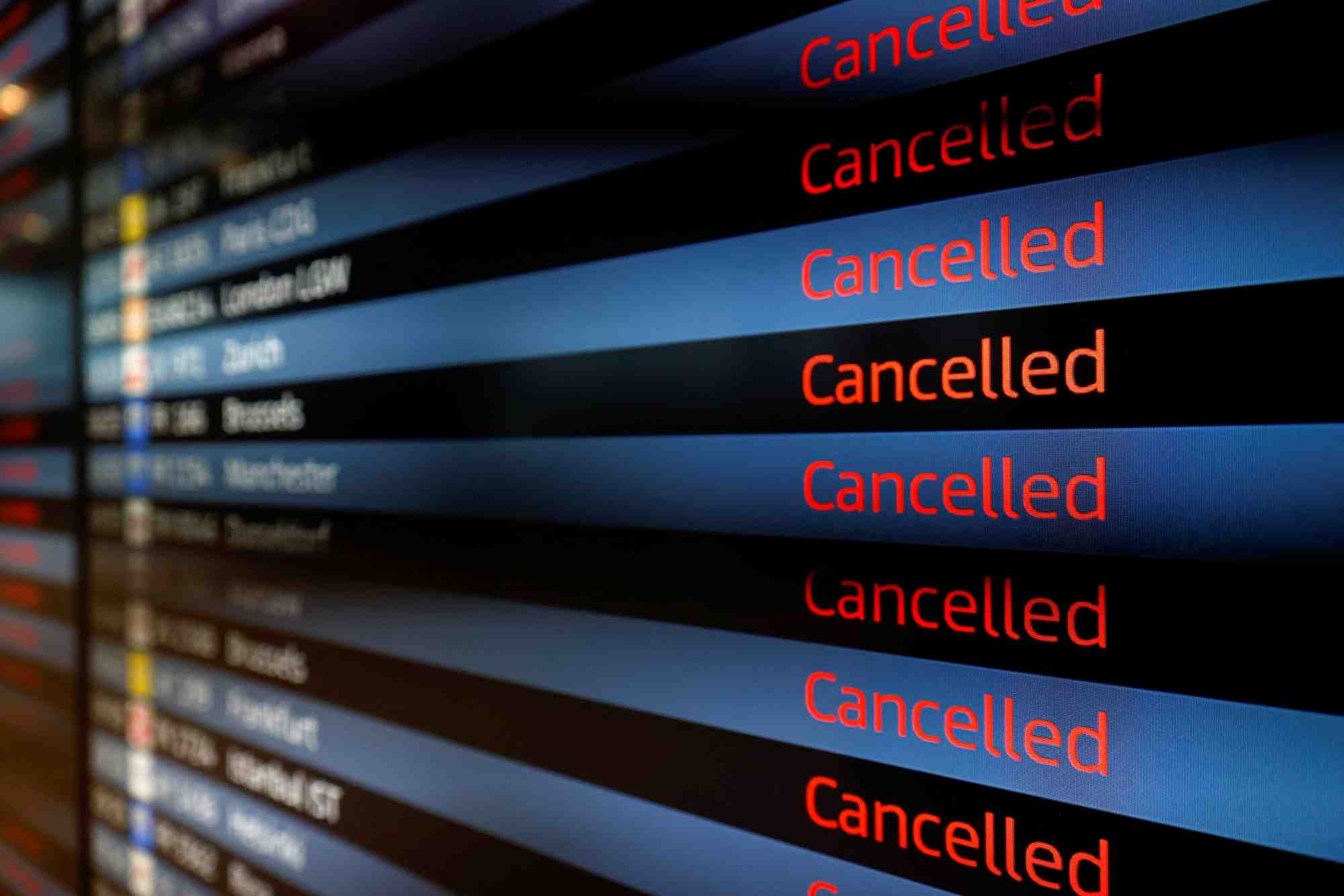 Greve des employes de l'aeroport de berlin brandenburg (ber) a berlin pour des raisons salariales