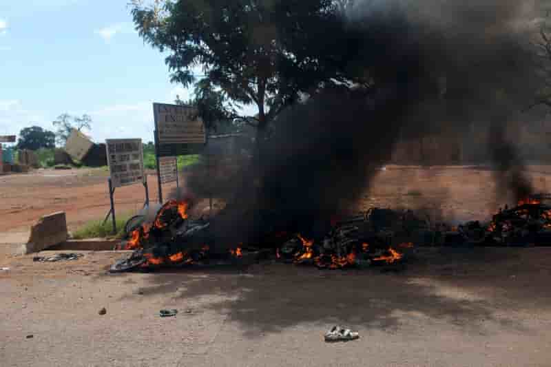 L'armee du burkina faso demande aux putschistes de deposer les armes