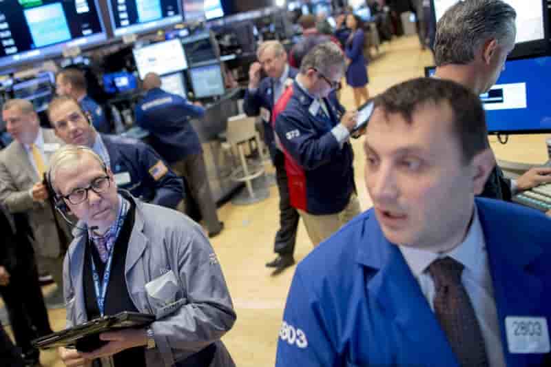 Les marches americains hesitent a l'ouverture