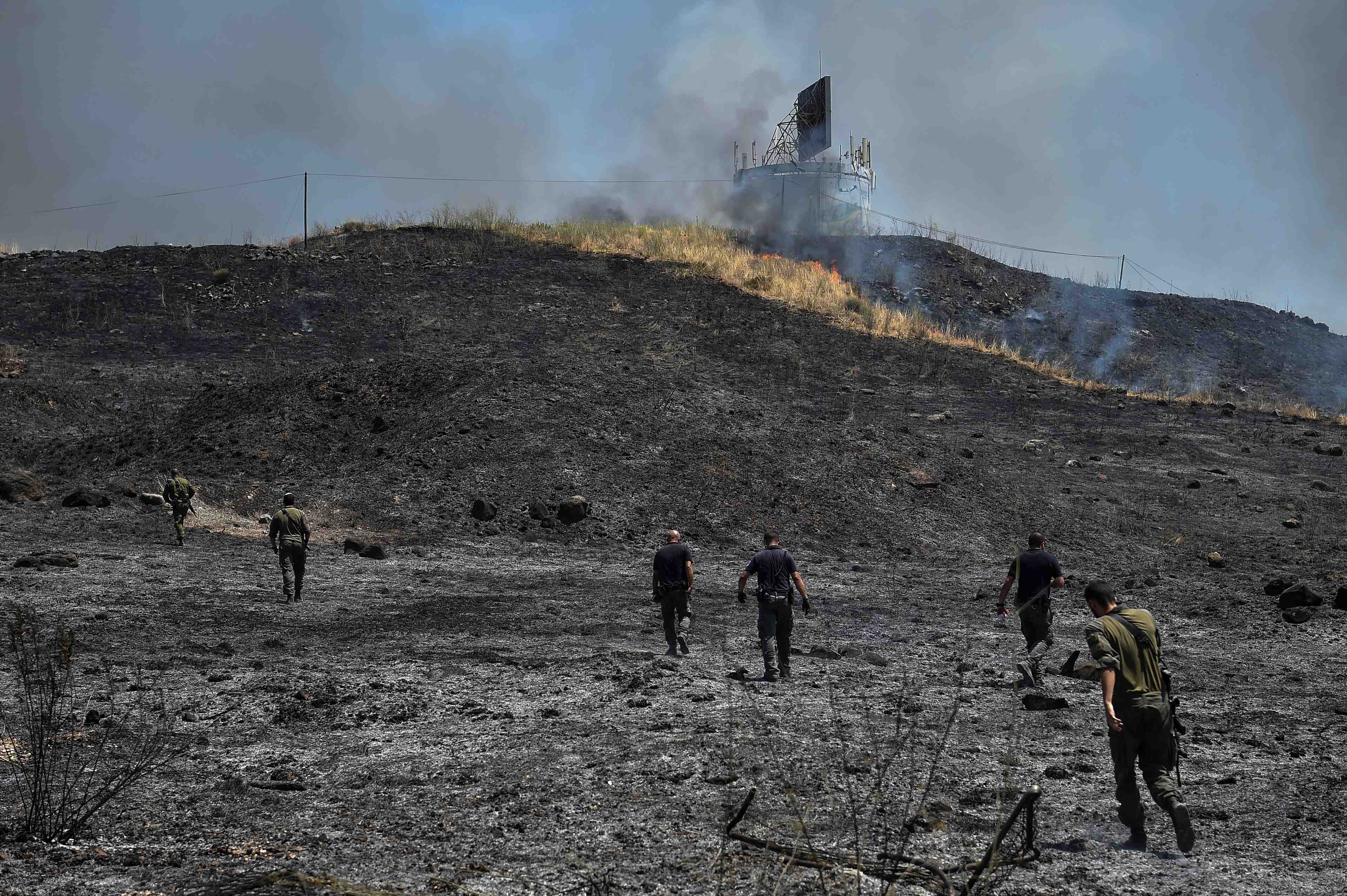 Israel procede a des frappes aeriennes contre le liban apres des tirs de roquettes