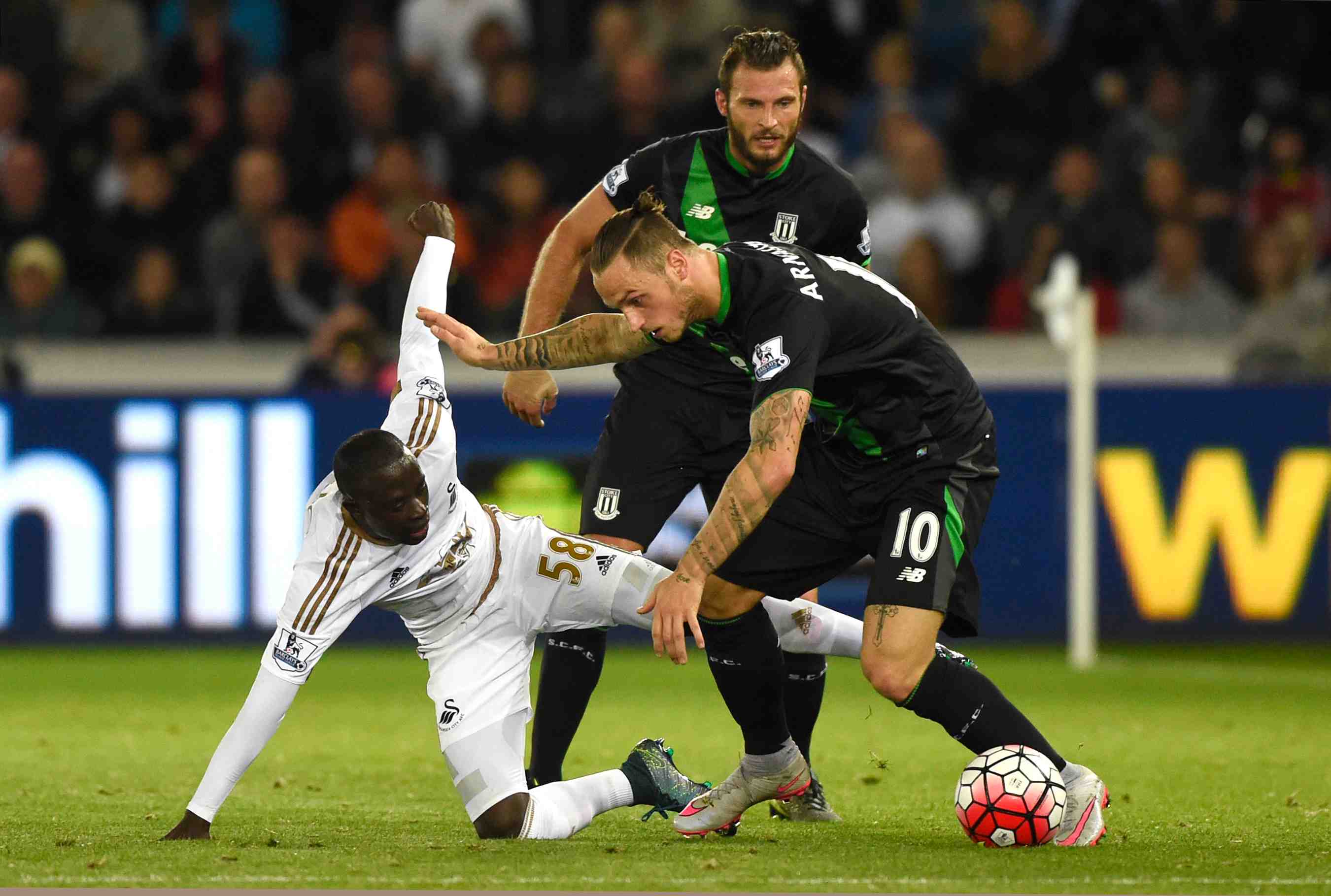 Swansea tombe a domicile contre stoke