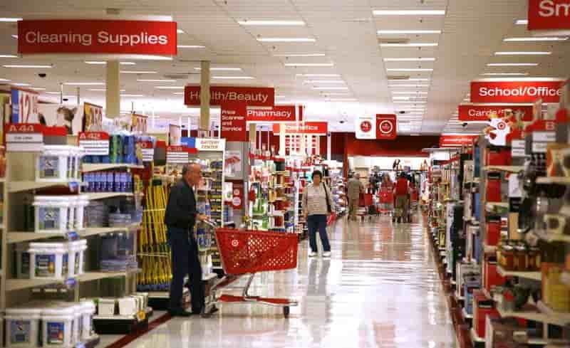 Etats-unis: la consommation a ralenti; pressions inflationnistes