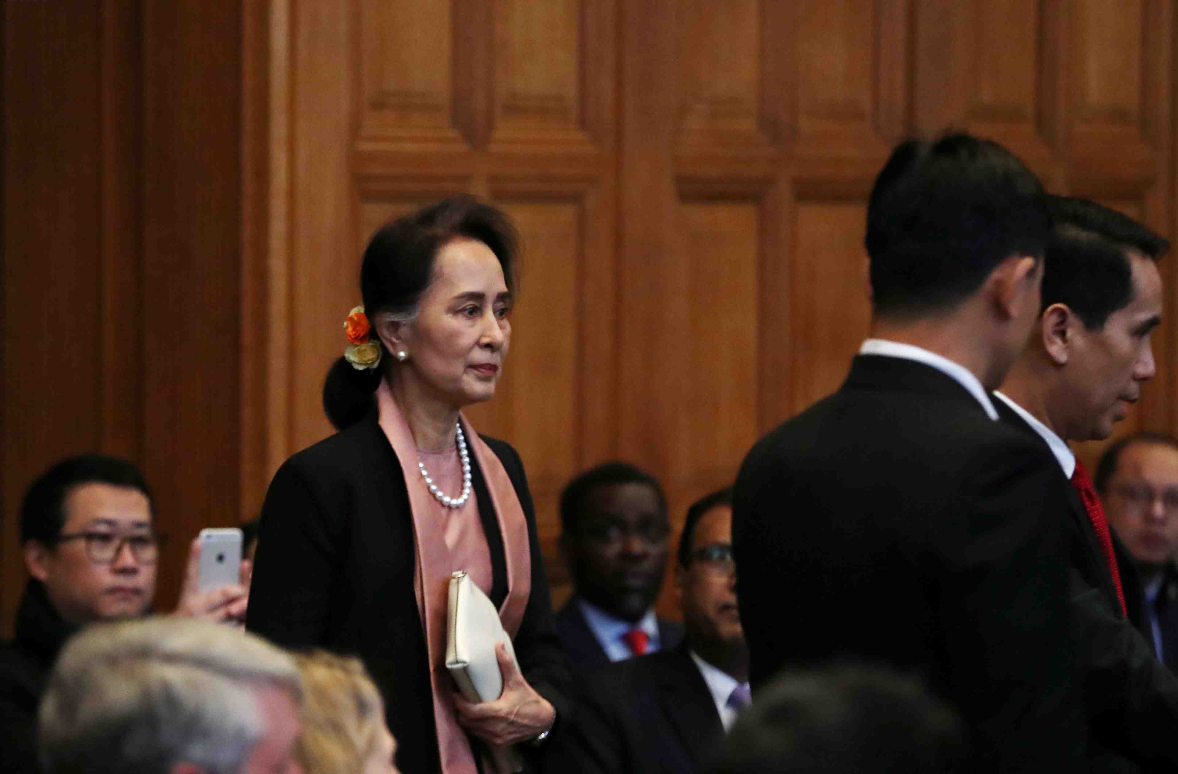 Birmanie: aung san suu kyi a la haye pour defendre la repression anti rohingya