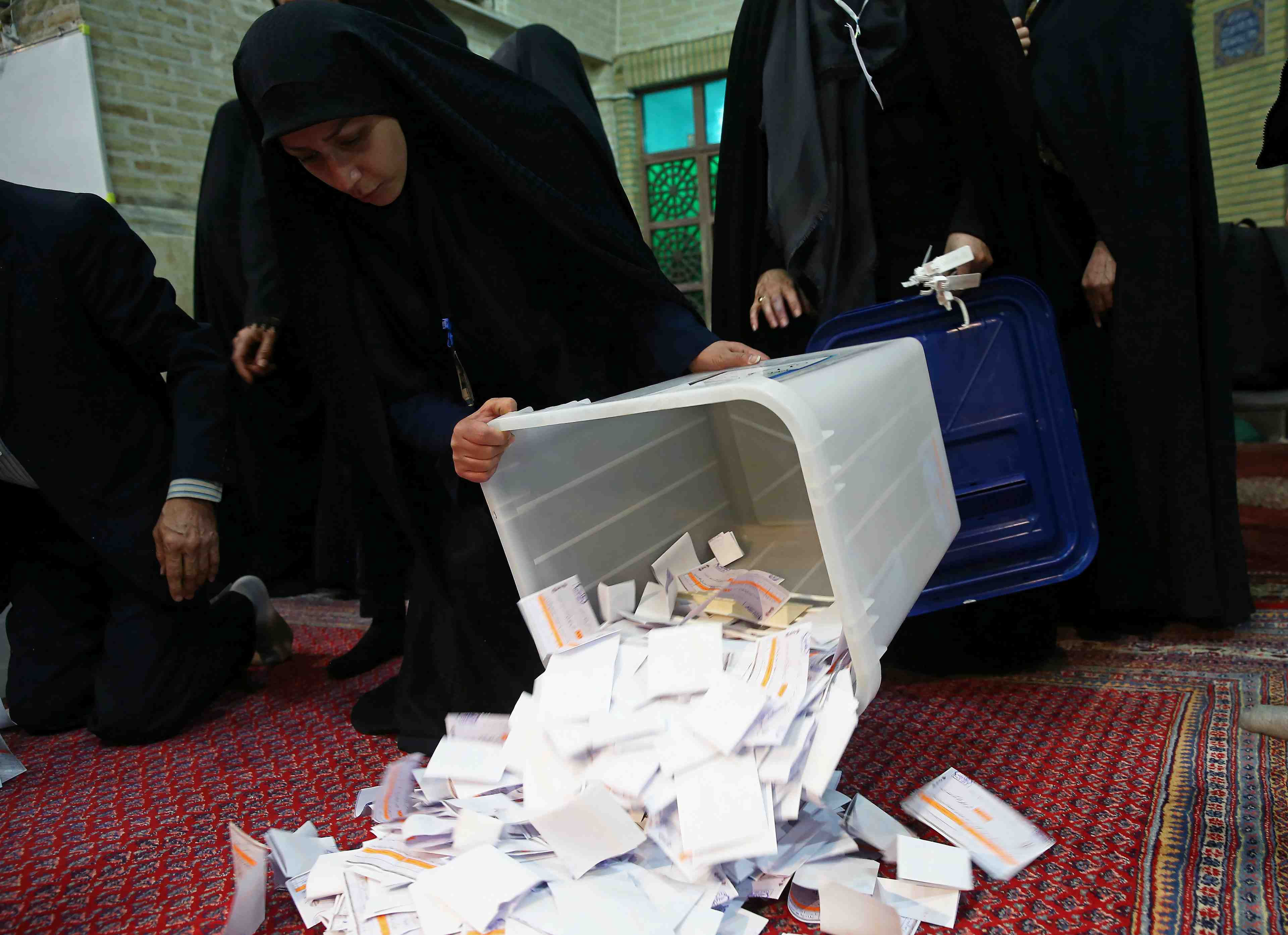 Une liste affiliee aux gardiens de la revolution en tete des legislatives a teheran