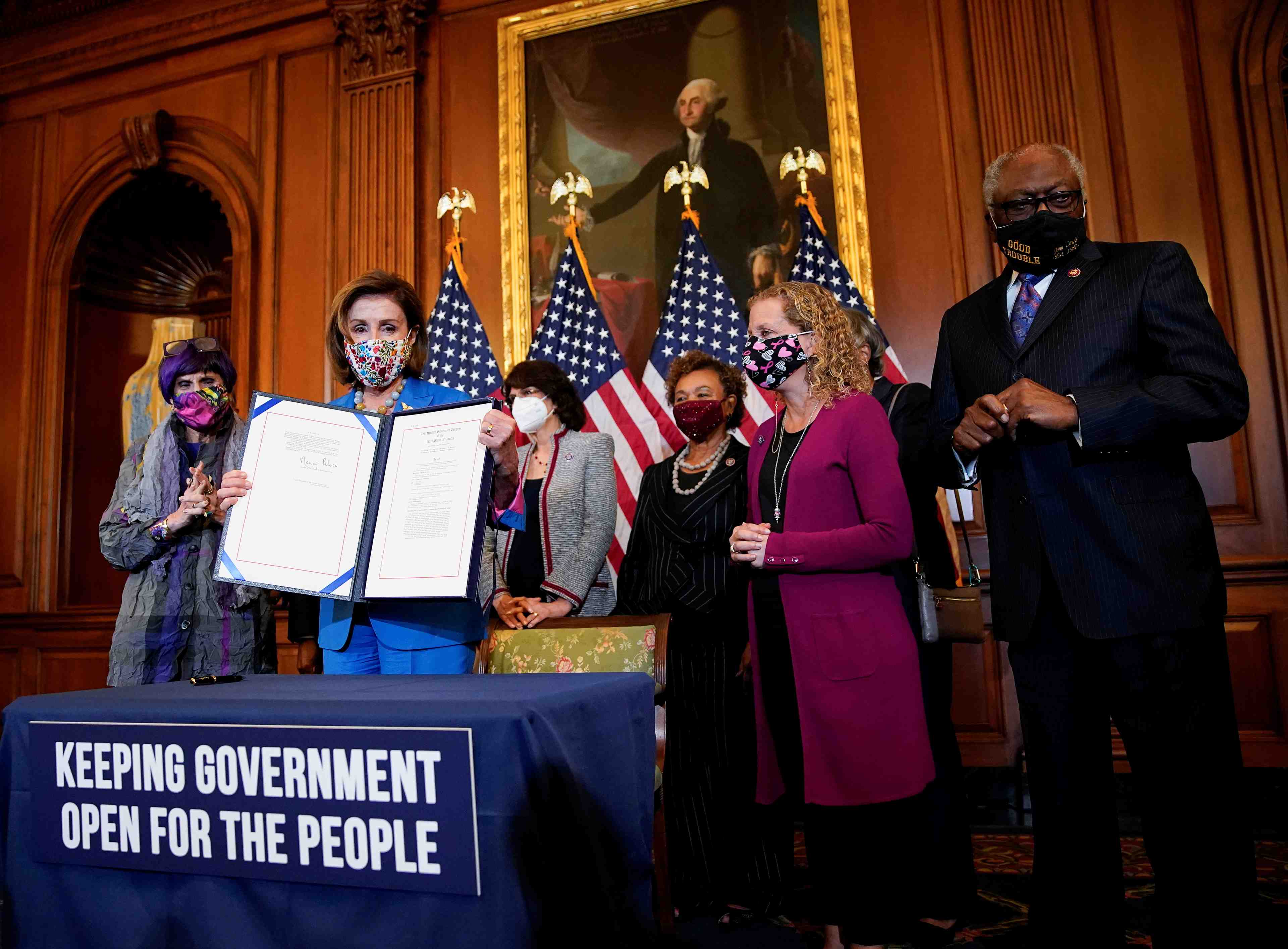 Etats-unis: "shutdown" evite, vote sur les infrastructures repousse