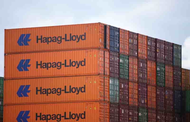 Conteneurs hapag-lloyd dans le port de hambourg