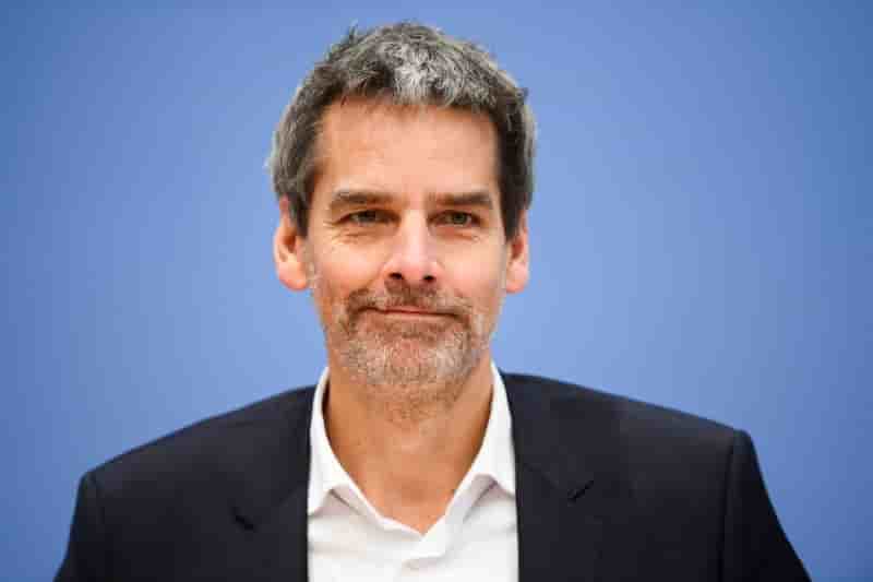 Le porte-parole du gouvernement allemand steffen hebestreit lors d'une conference de presse a berlin