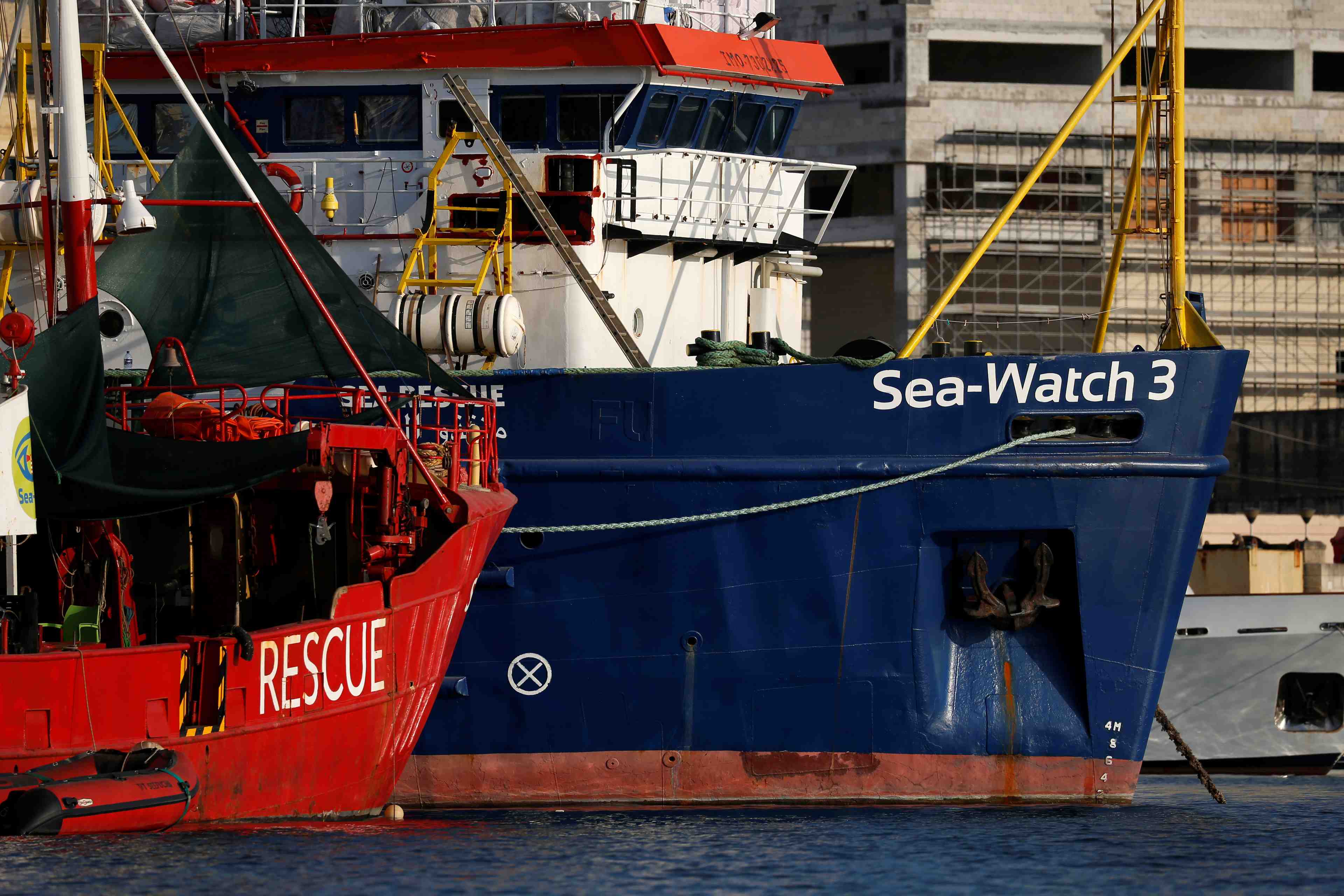 Le sea watch 3, qui secourt les migrants, fait escale en corse