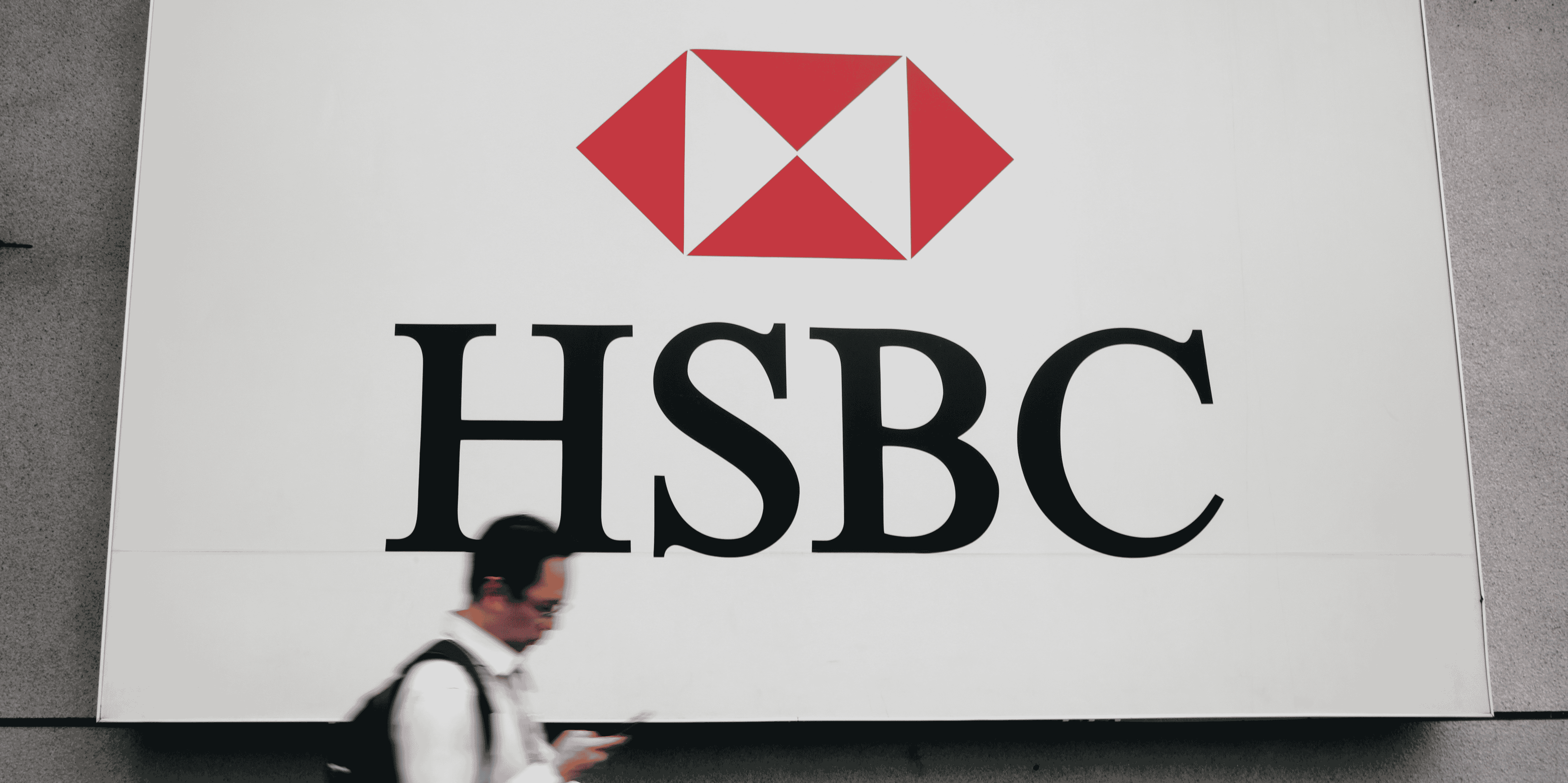 Hsbc va supprimer 35.000 emplois pour tenter de se relancer