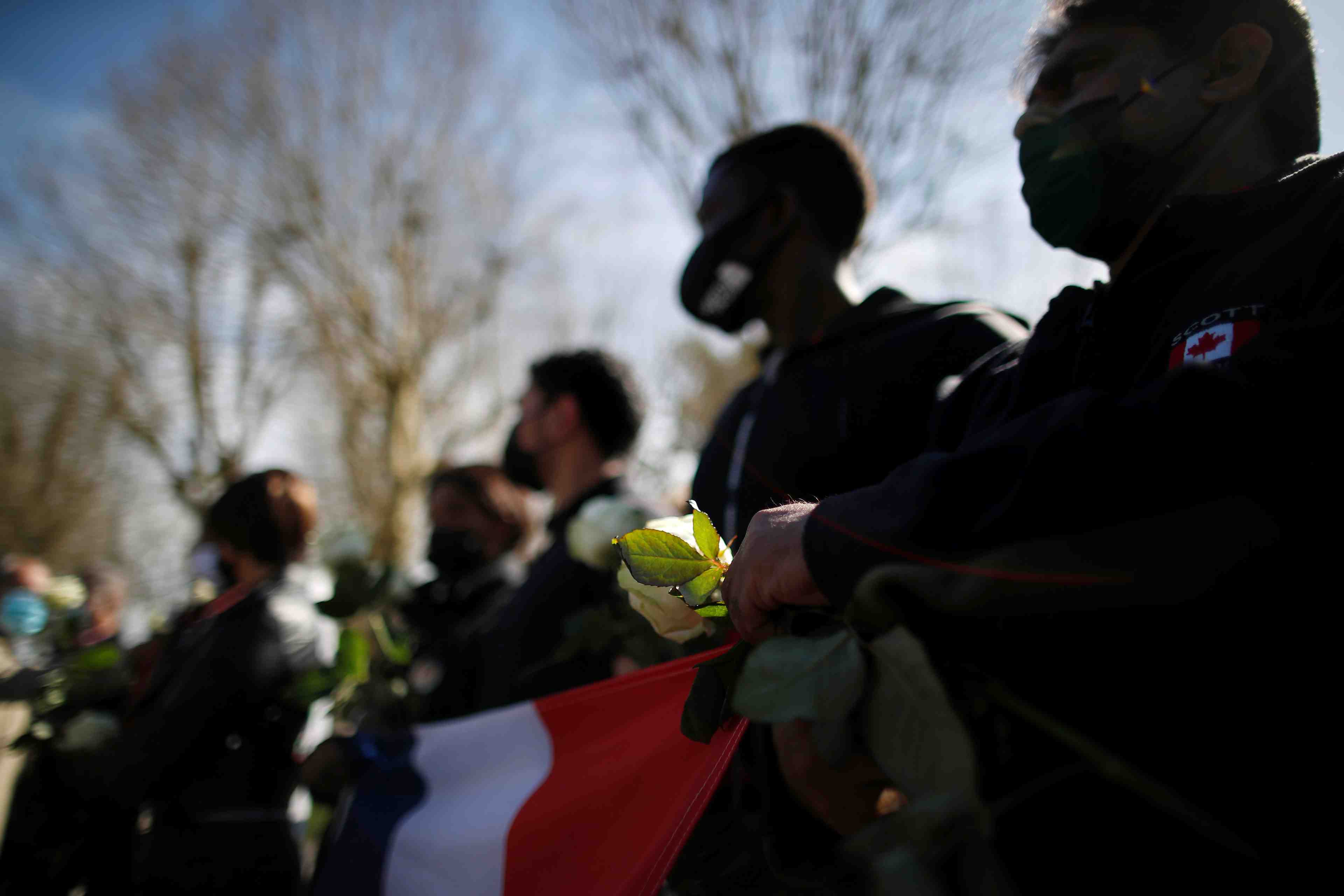 France: citoyens, imams et policiers rendent hommage a la fonctionnaire assassinee