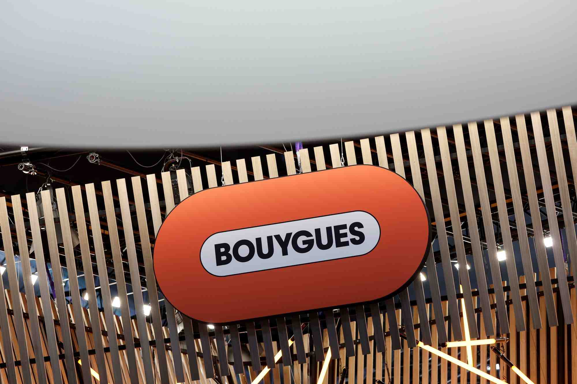 Un logo de bouygues dans son espace d'exposition, lors de la conference viva technology
