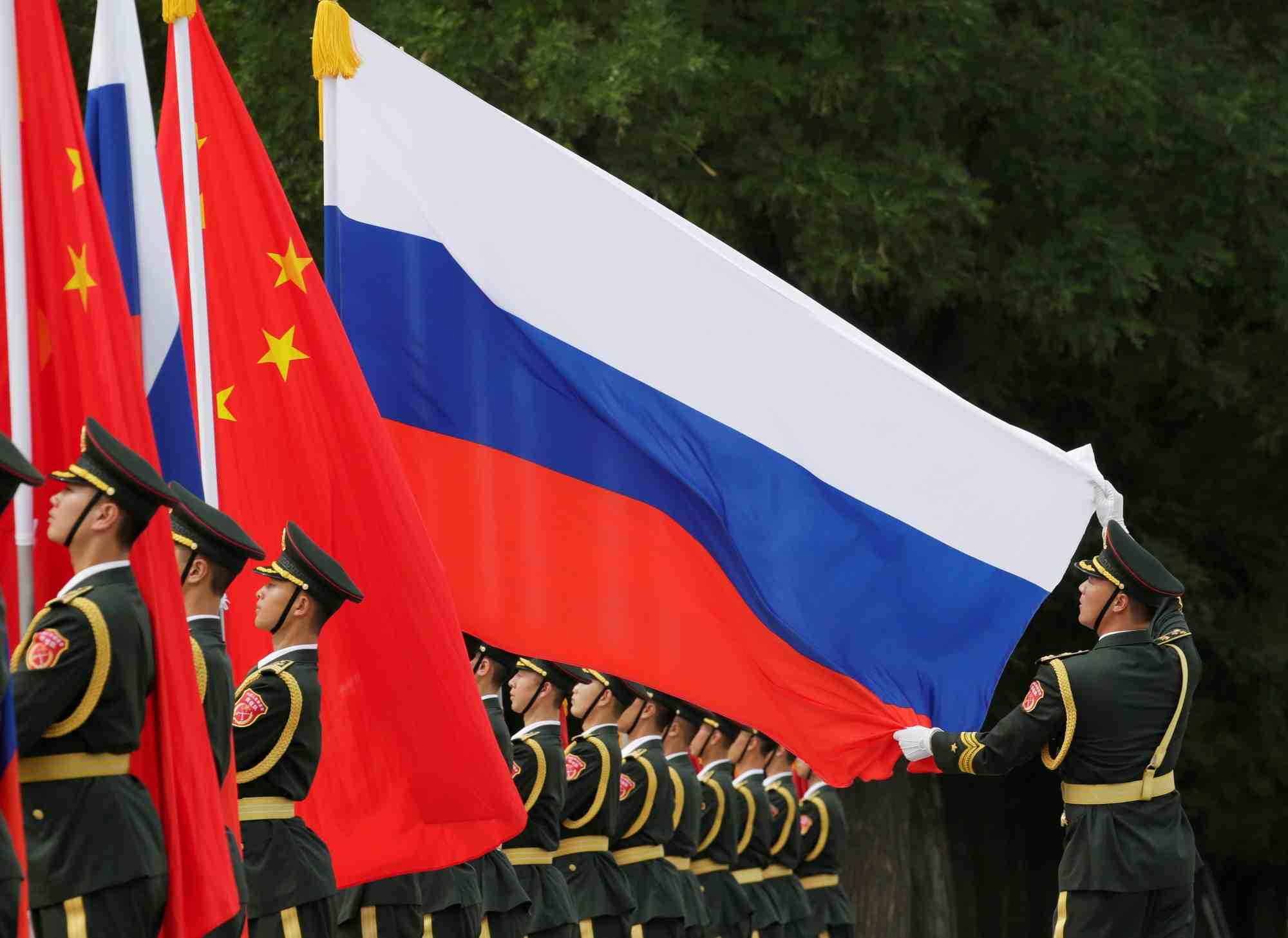 Ceremonie de bienvenue organisee par le president chinois xi jinping pour le president russe vladimir poutine devant le grand hall du peuple a pekin