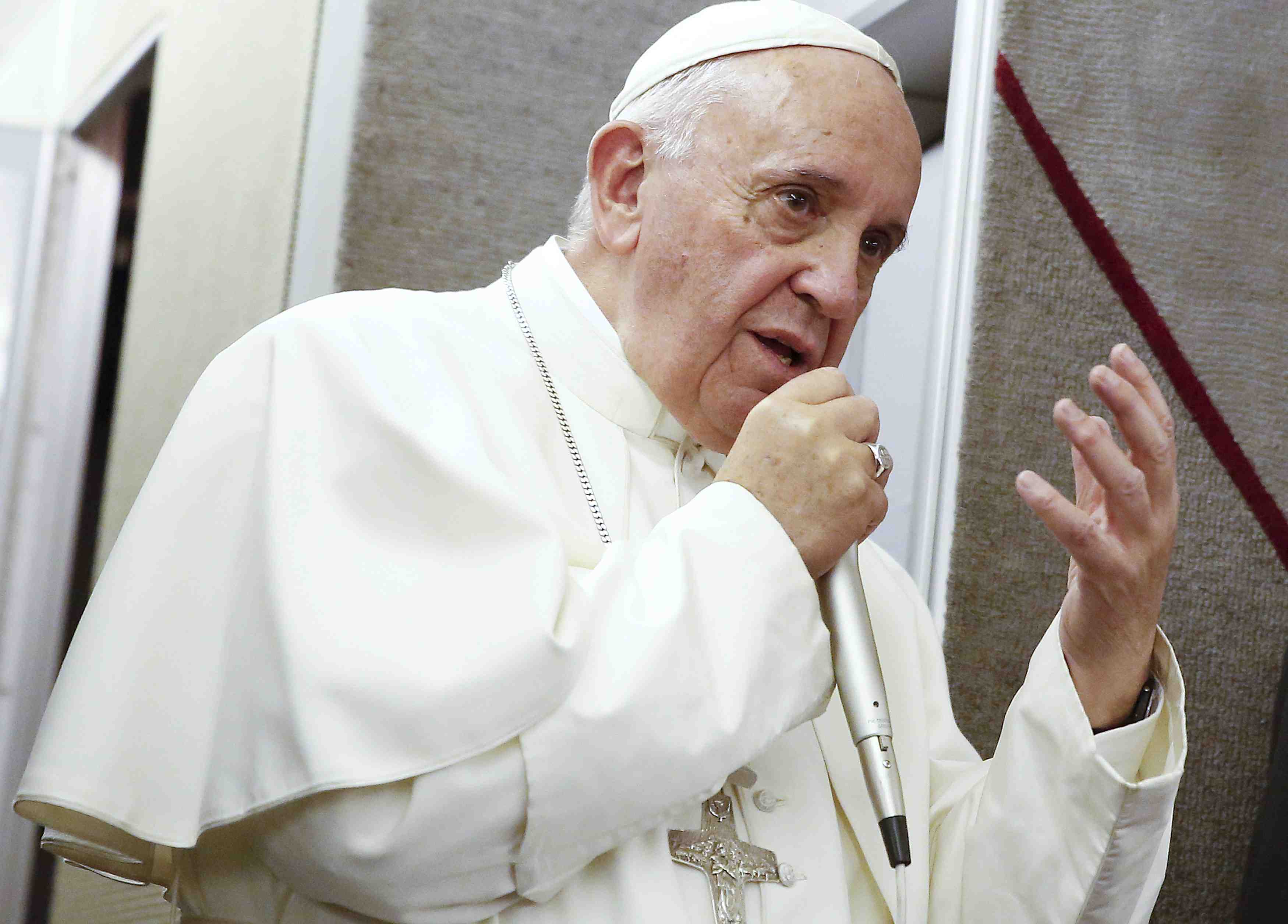 Le pape affirme le droit a l'objection de conscience sur le mariage homosexuel