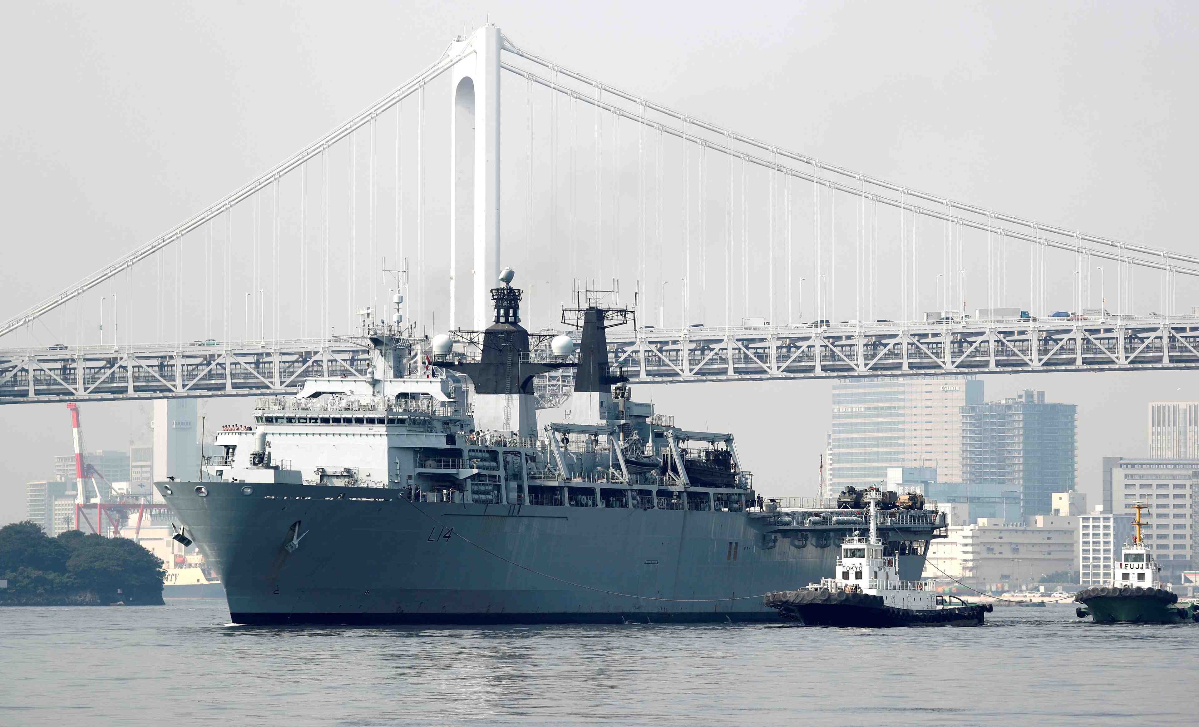 Une fregate britannique navigue en mer de chine du sud
