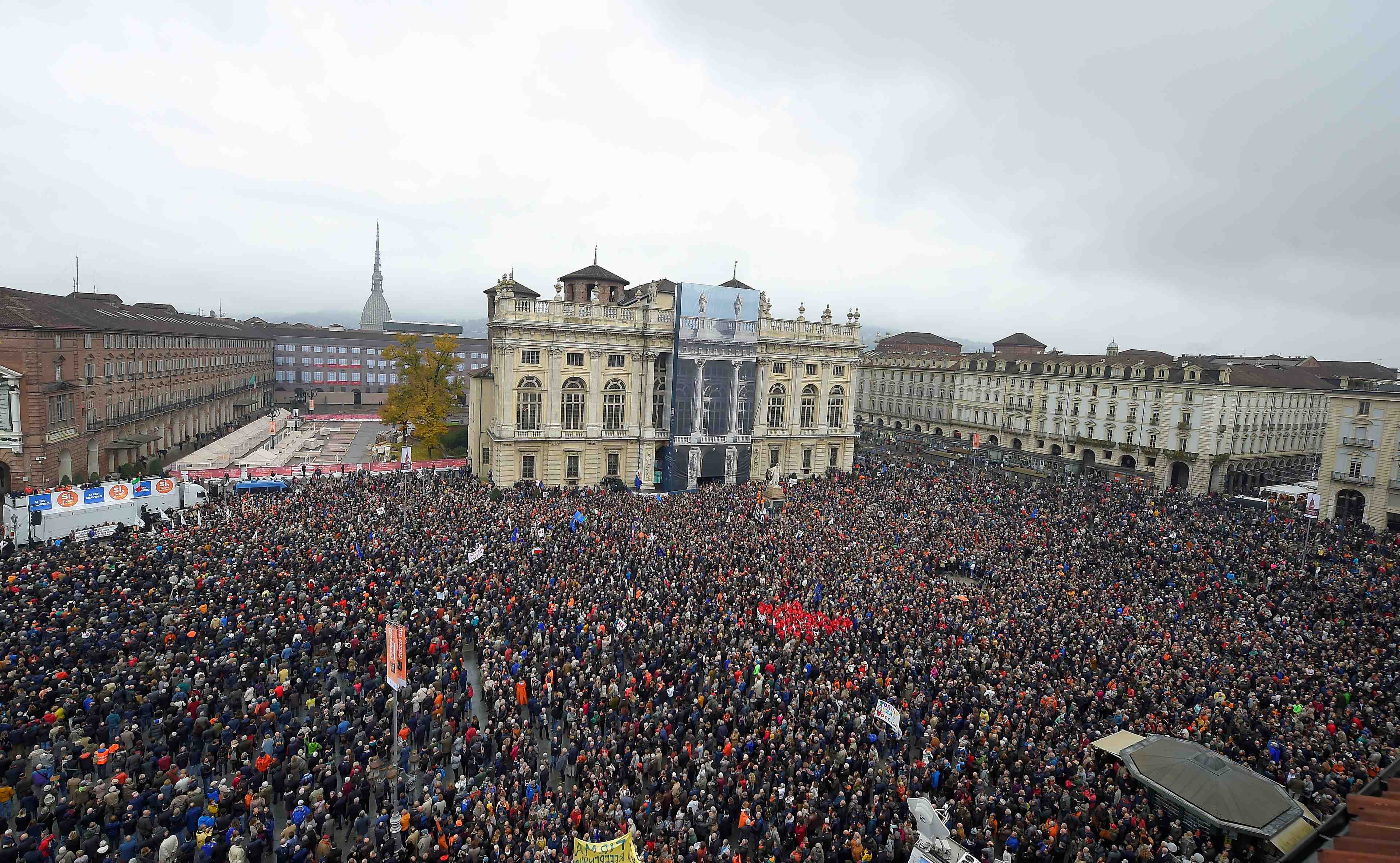 Manifestation a turin pour la liaison ferroviaire avec lyon