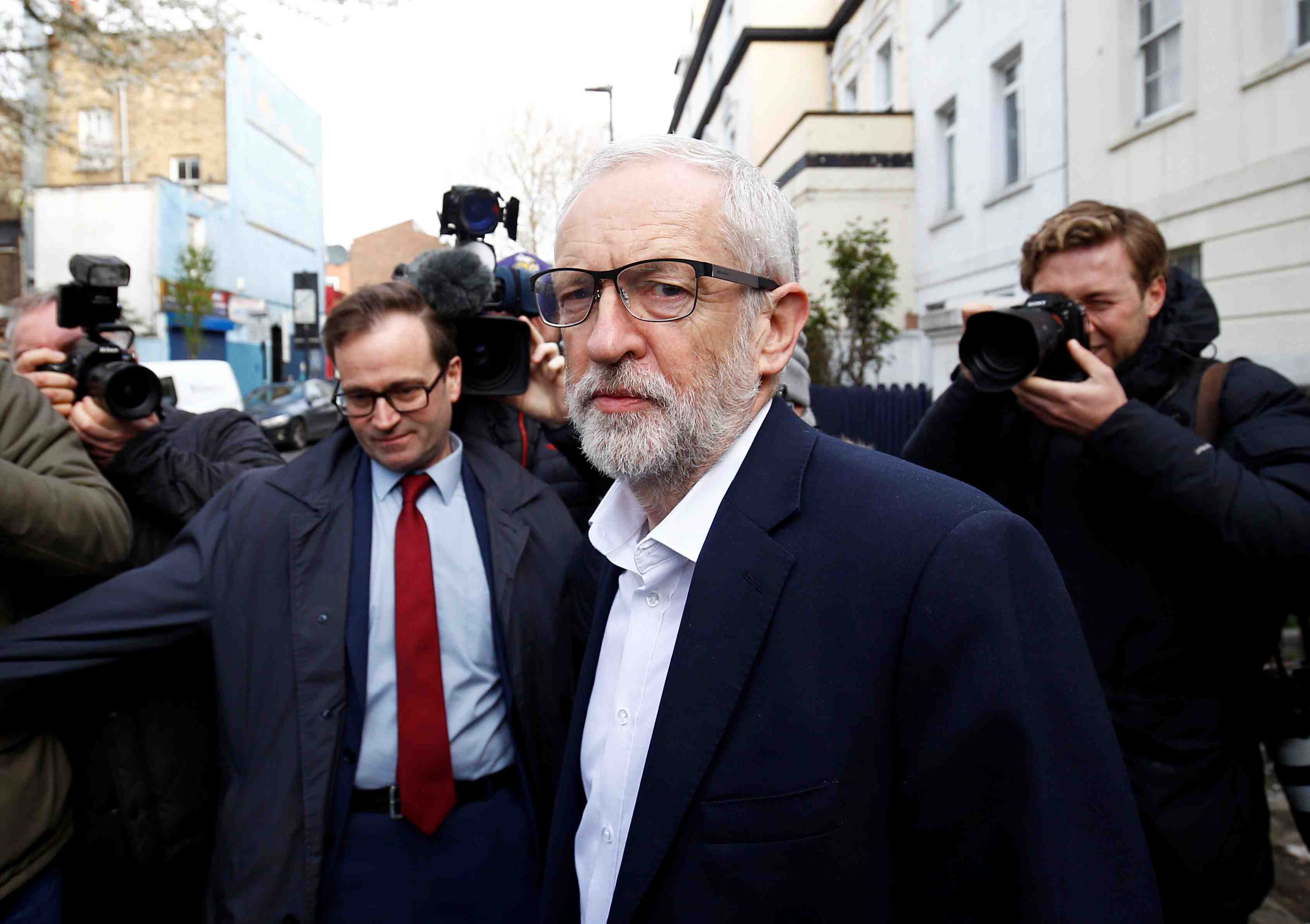 May n'a pas suffisamment avance, deplore corbyn