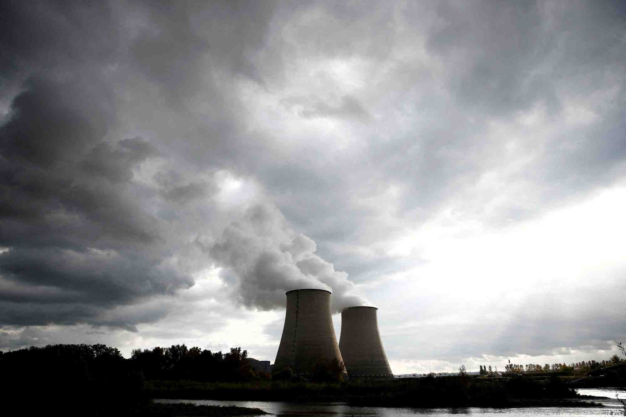 Photo d'archives : la centrale nucleaire d'electricite de france (edf) a belleville-sur-loire